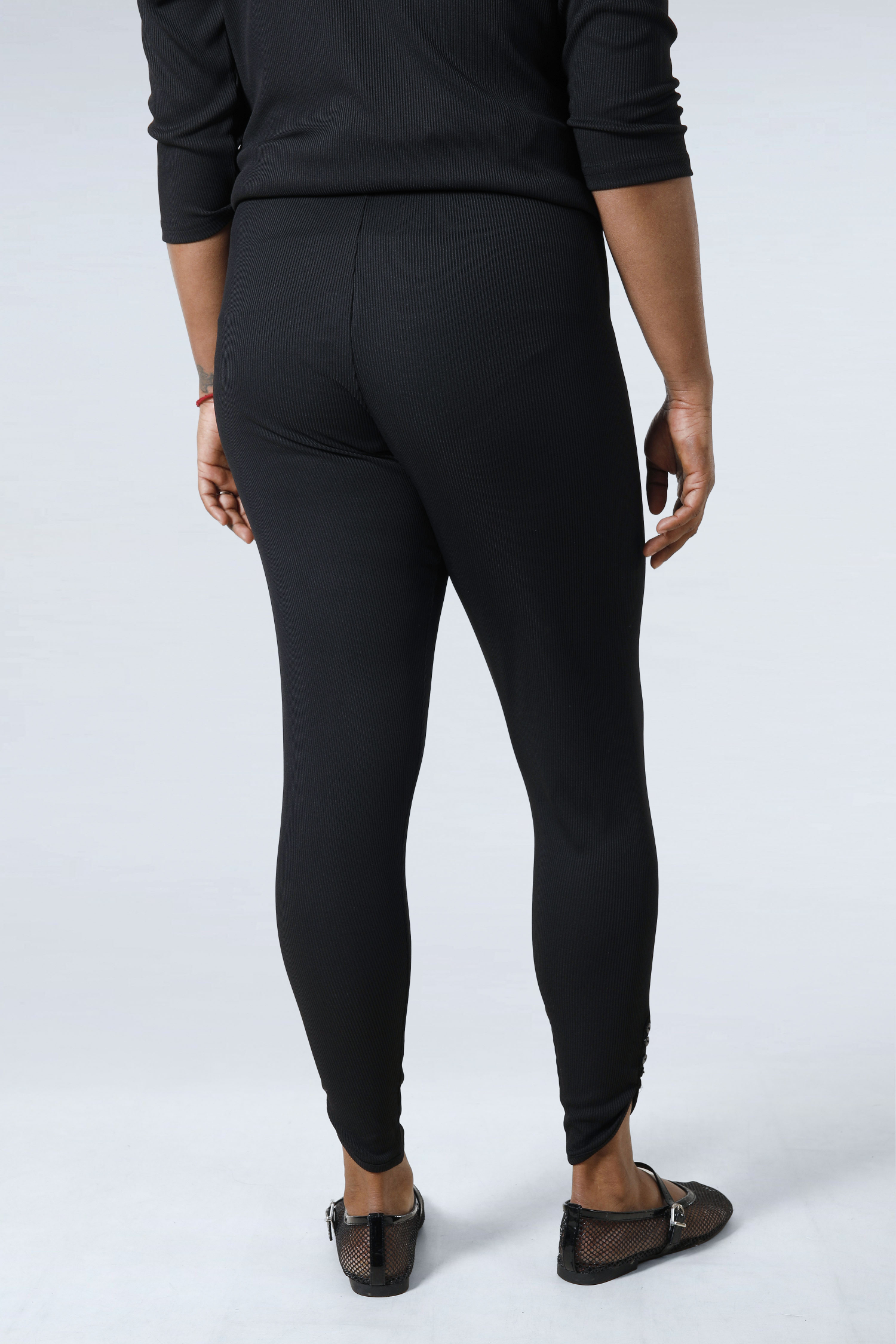 Plain knit leggings with row of buttons