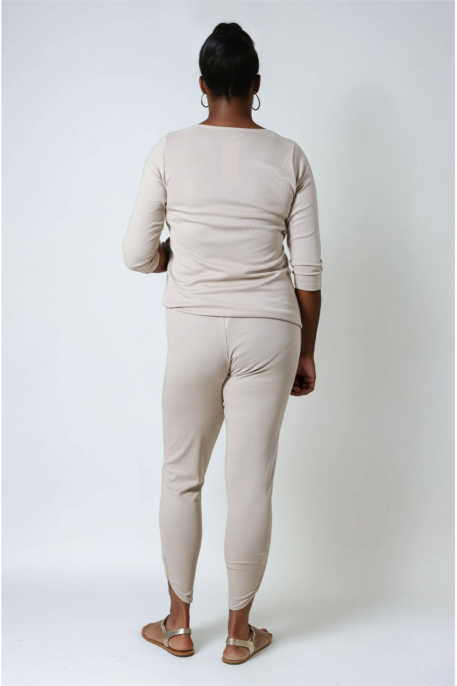 Plain knit leggings with row of buttons
