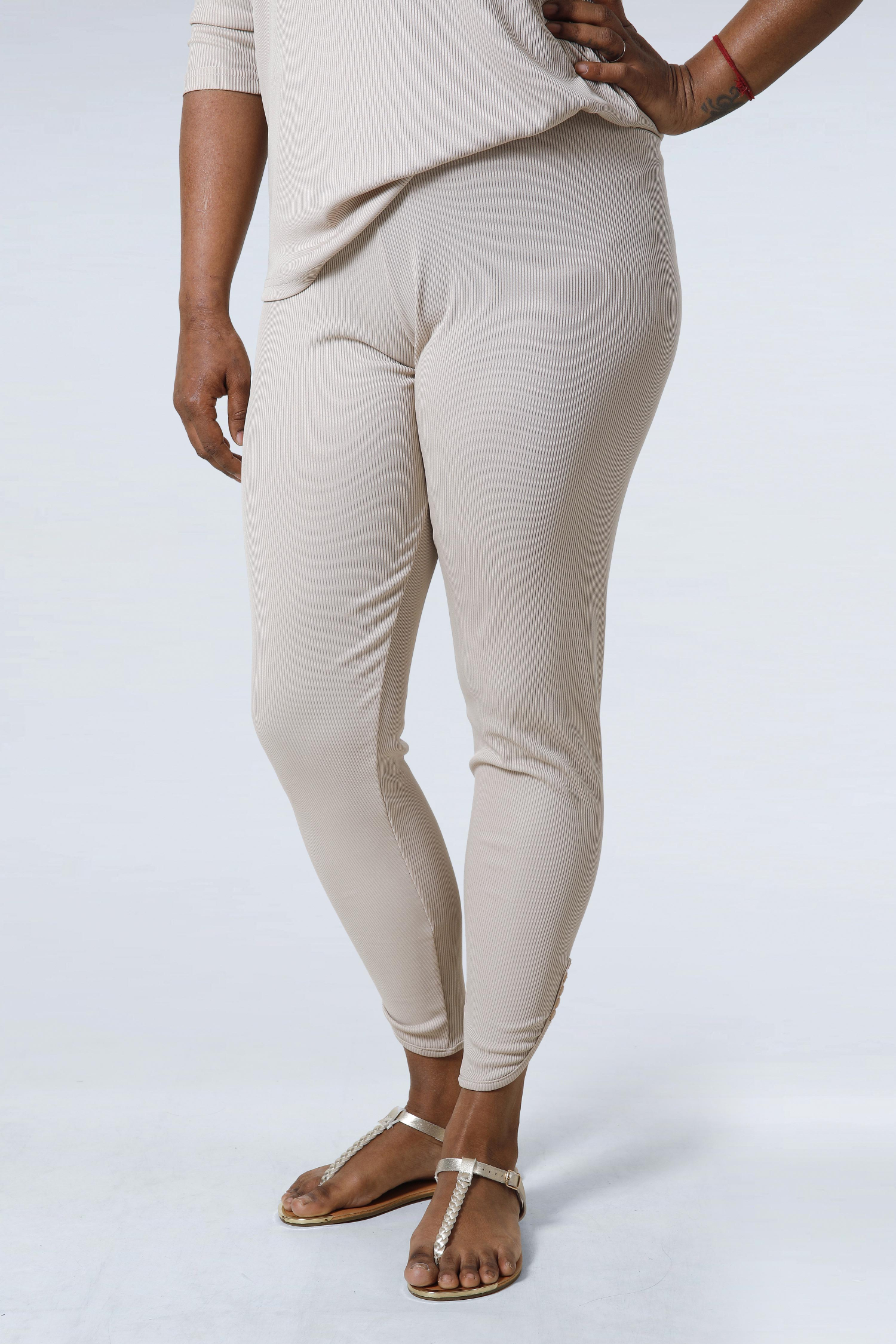 Plain knit leggings with row of buttons