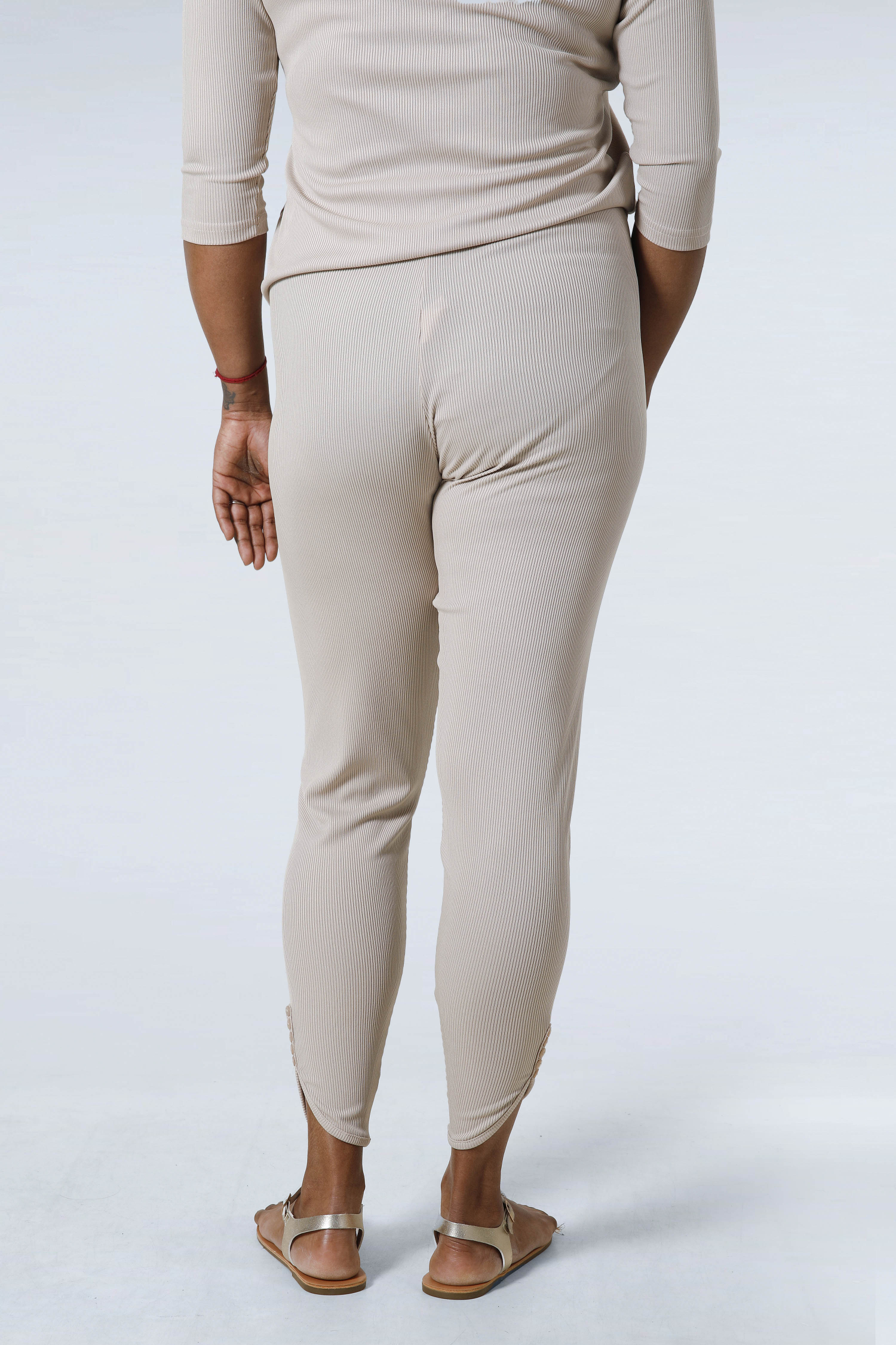 Plain knit leggings with row of buttons