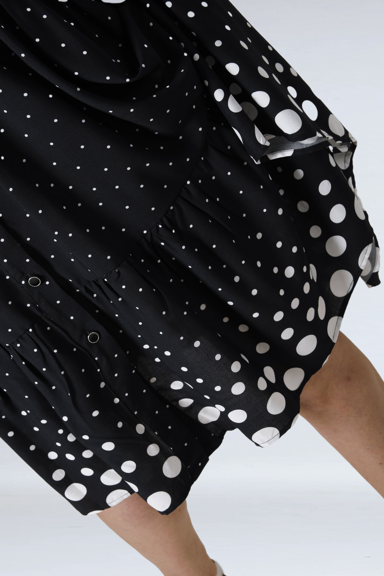 Shirt collar dress with graphic print and ultra-fluid viscose base
