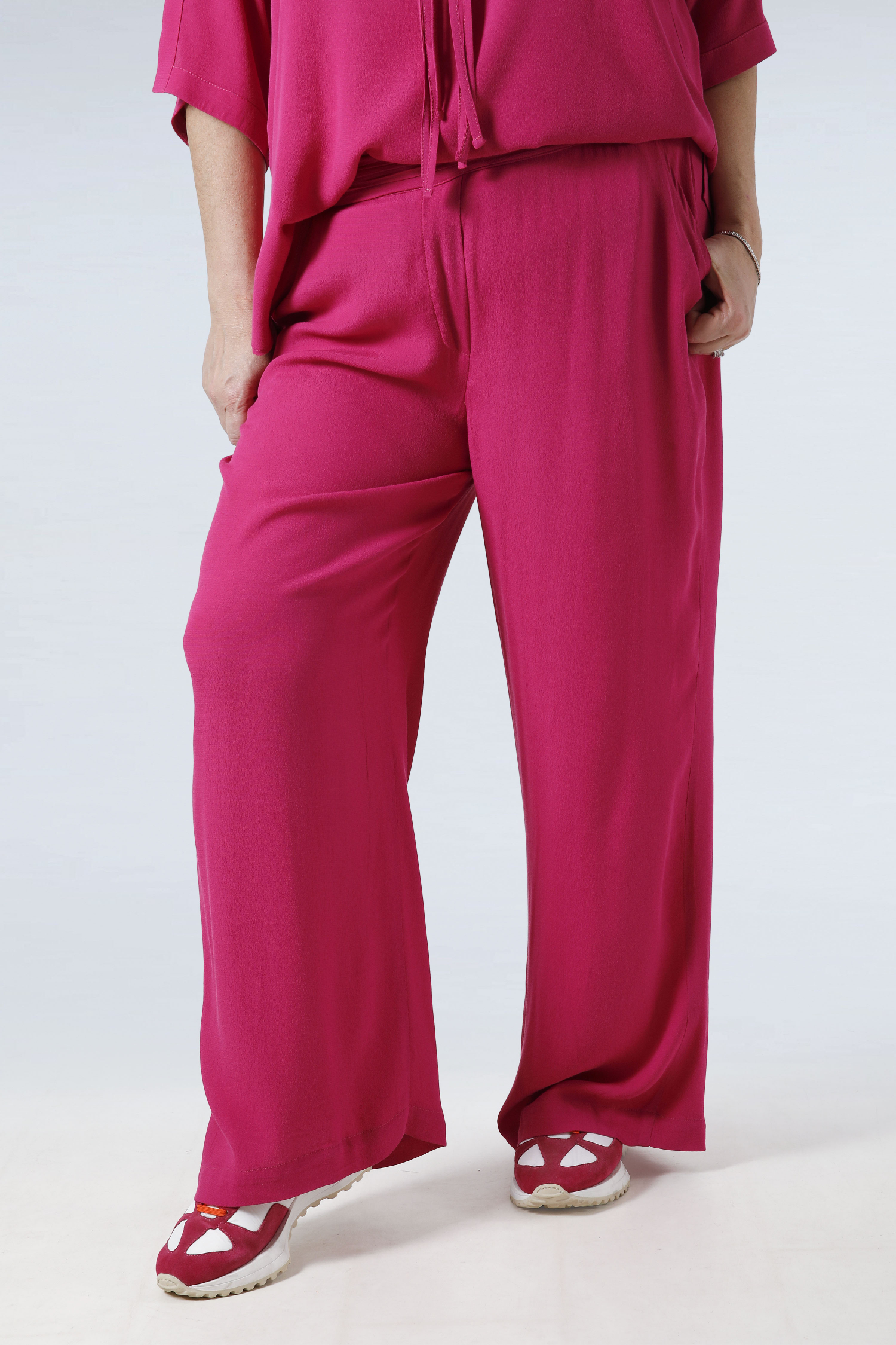 Plain crepe flowing pants