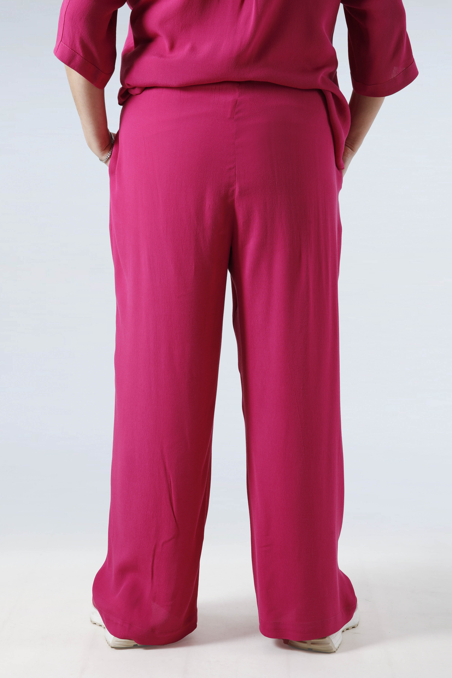 Plain crepe flowing pants