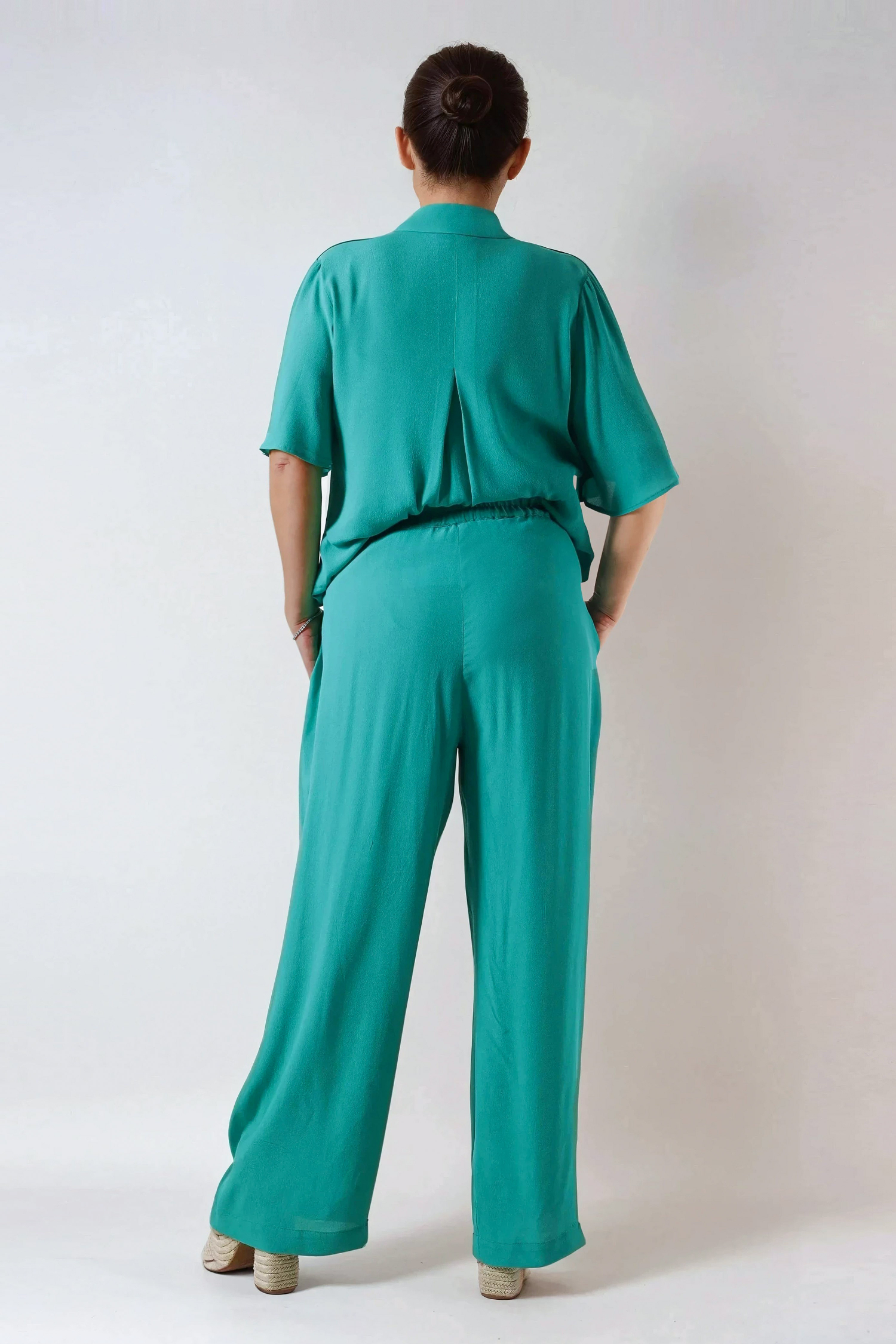 Plain crepe flowing pants