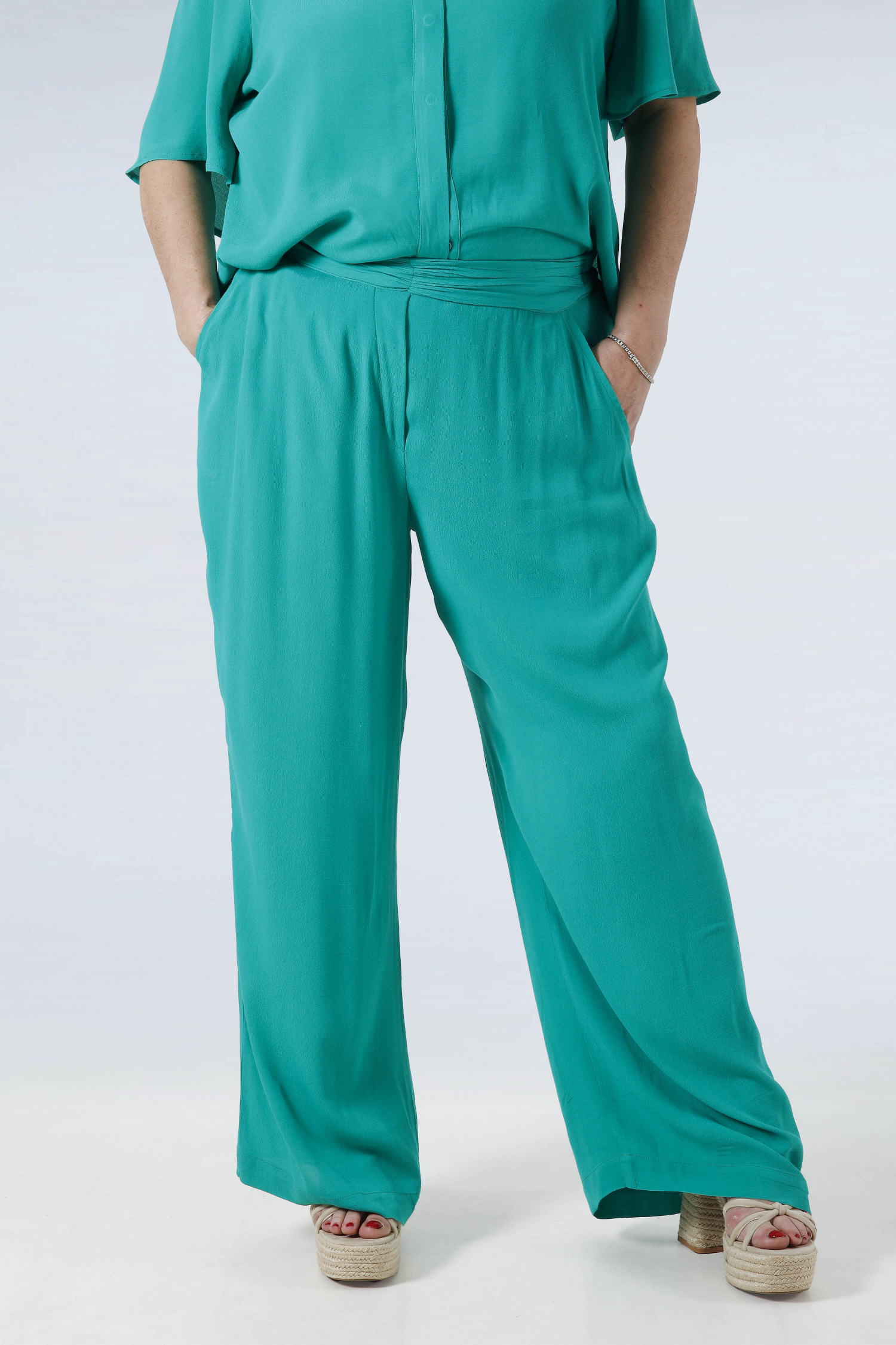 Plain crepe flowing pants