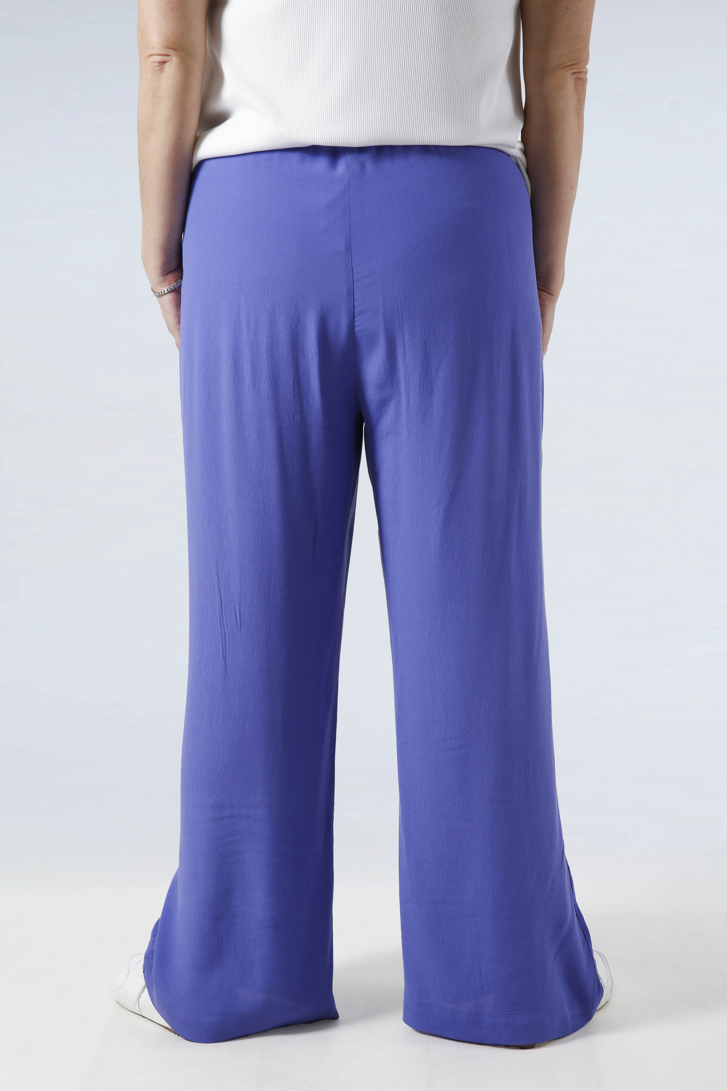 Plain crepe flowing pants