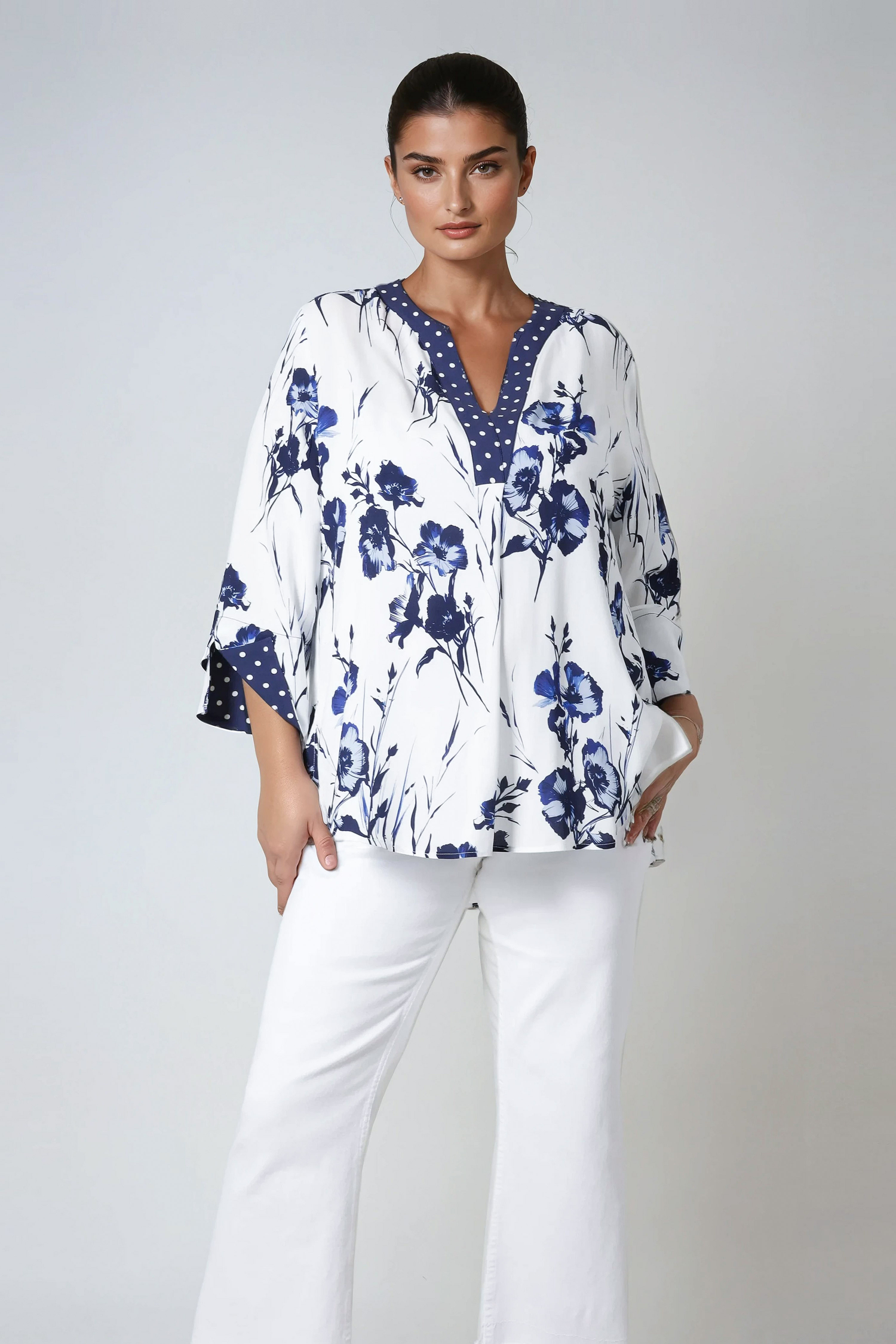Printed blouse with fluid viscose base 