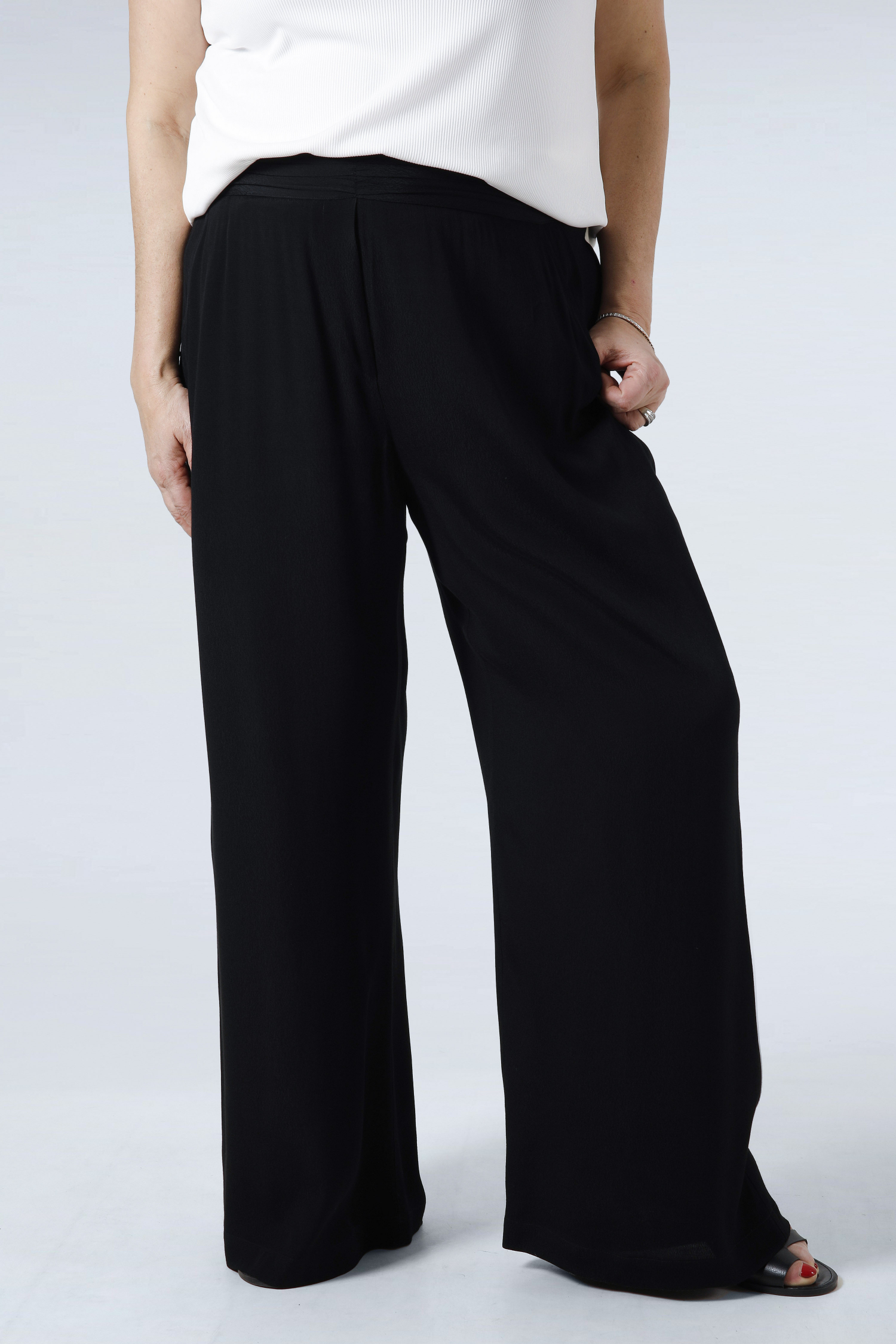 Plain crepe flowing pants