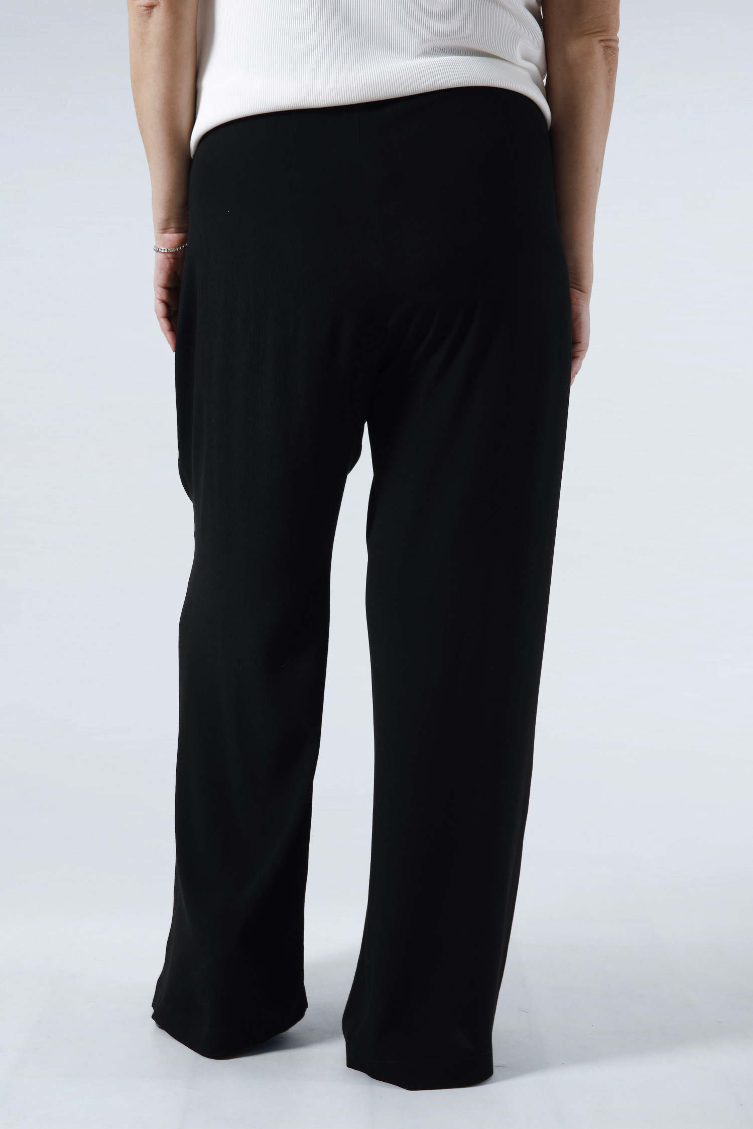 Plain crepe flowing pants