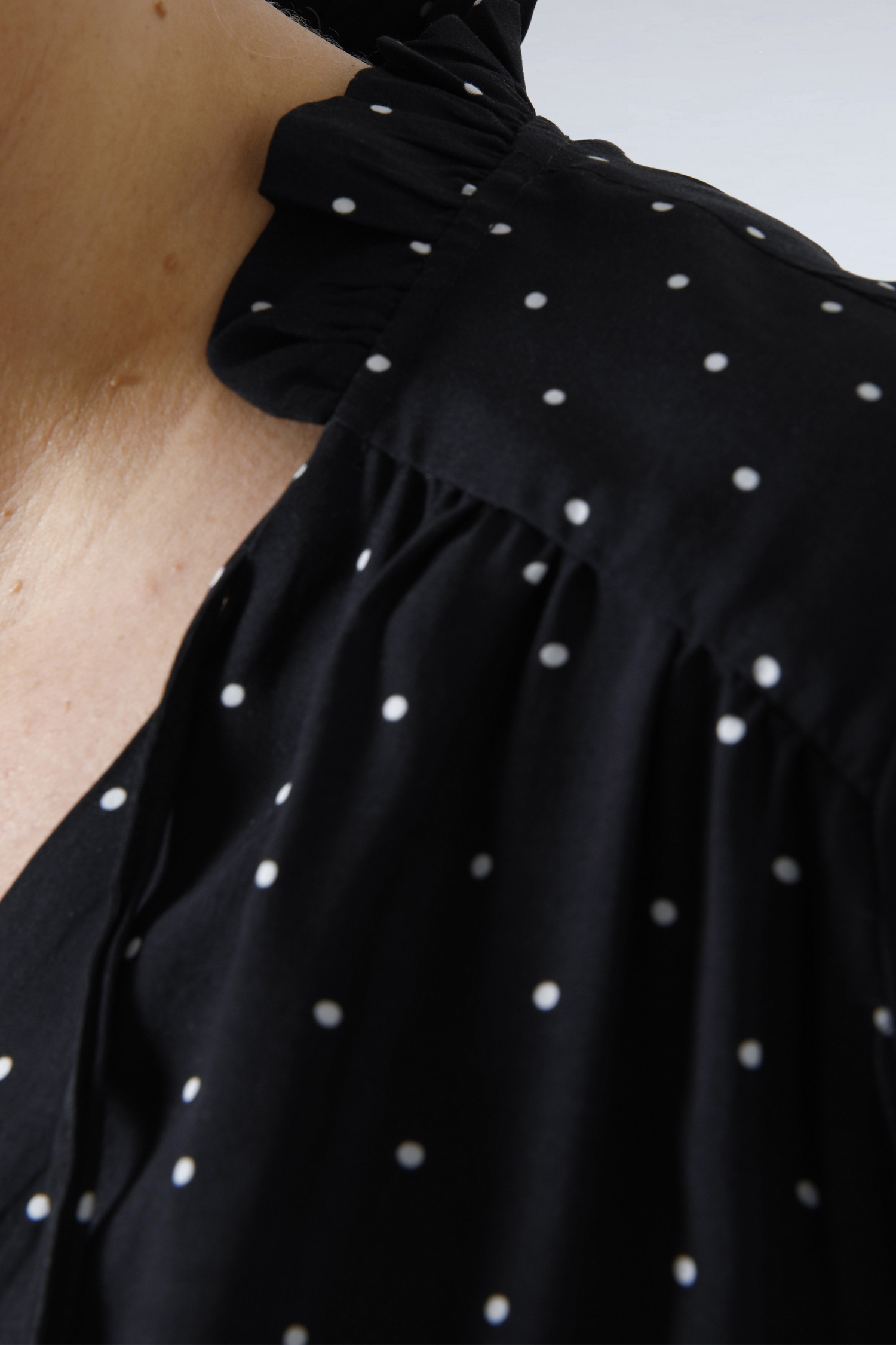 Blouse in lightweight viscose print and base