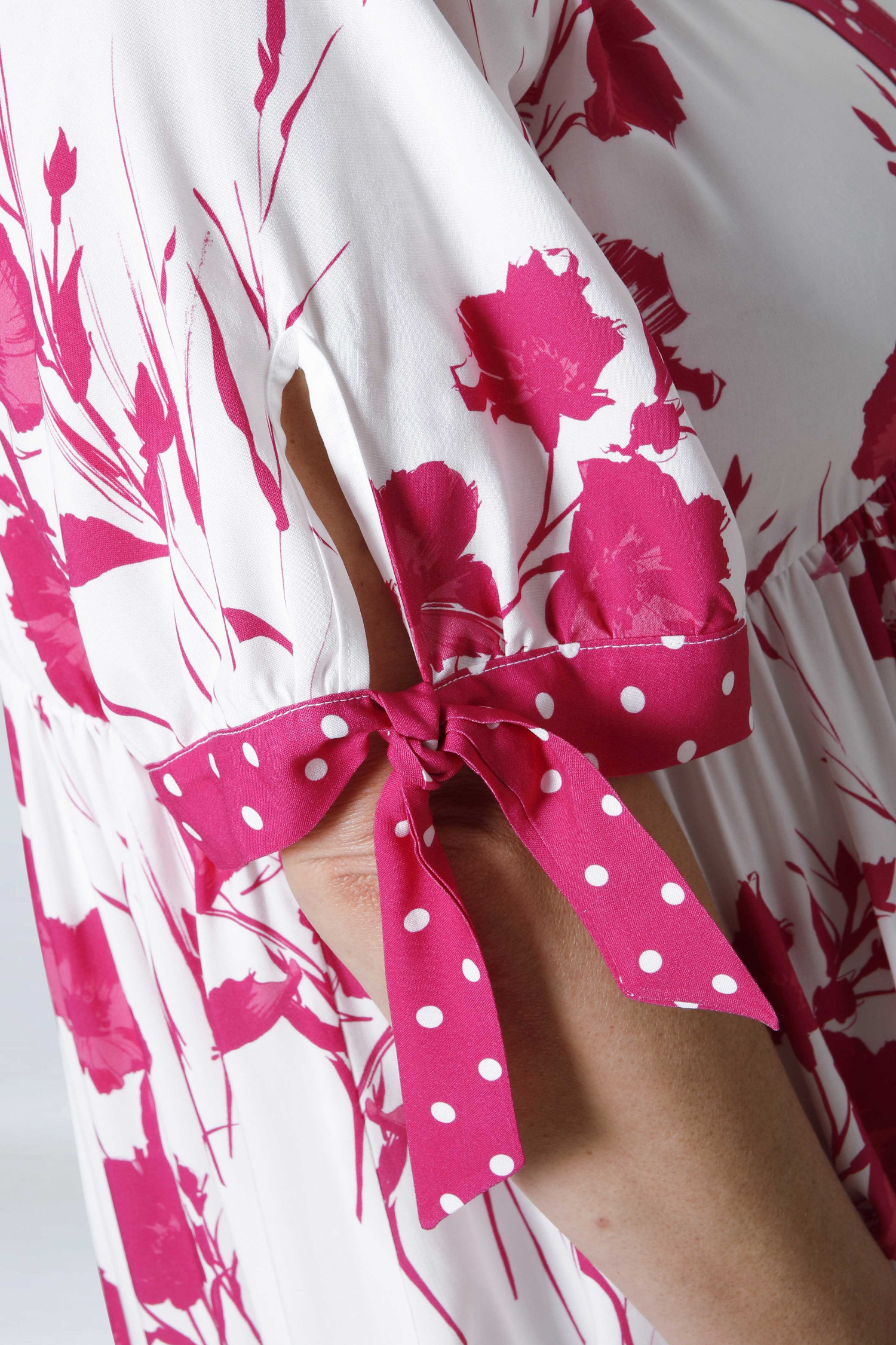 Long bohemian style dress with two flower and polka dot patterns in ultra-fluid viscose 
