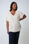 Teeshirt en maille chinée avec sérigraphie et broderie.