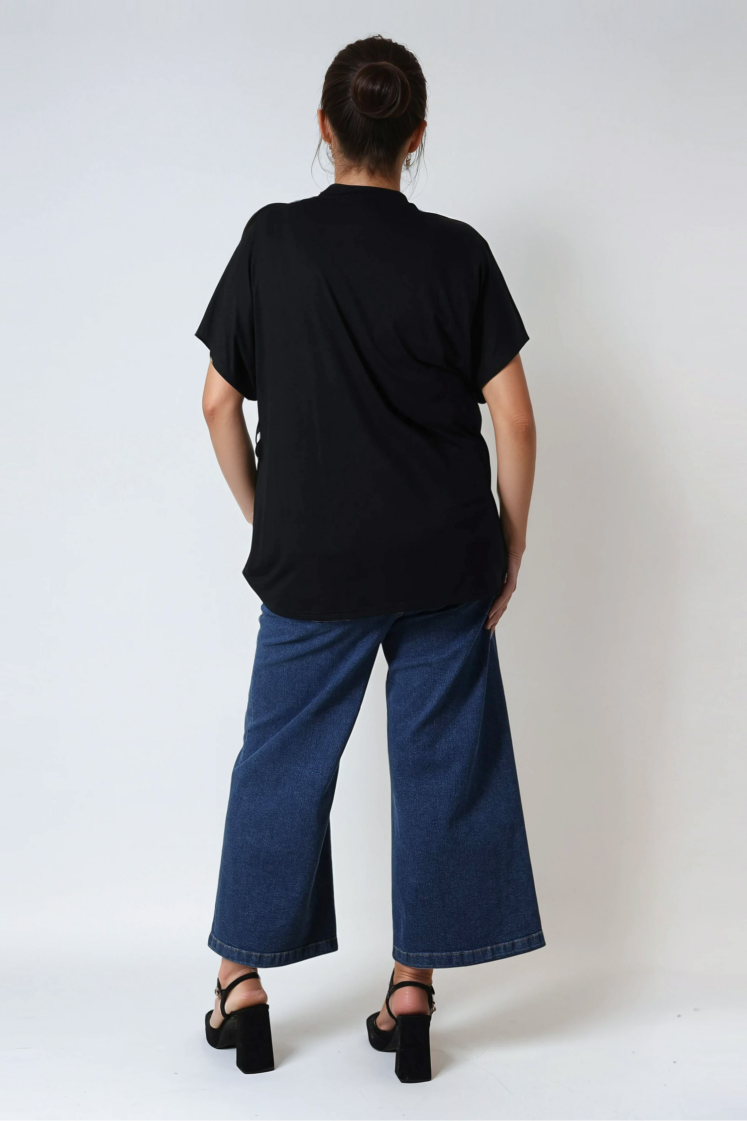 Plain knit t-shirt with screen printing on the front