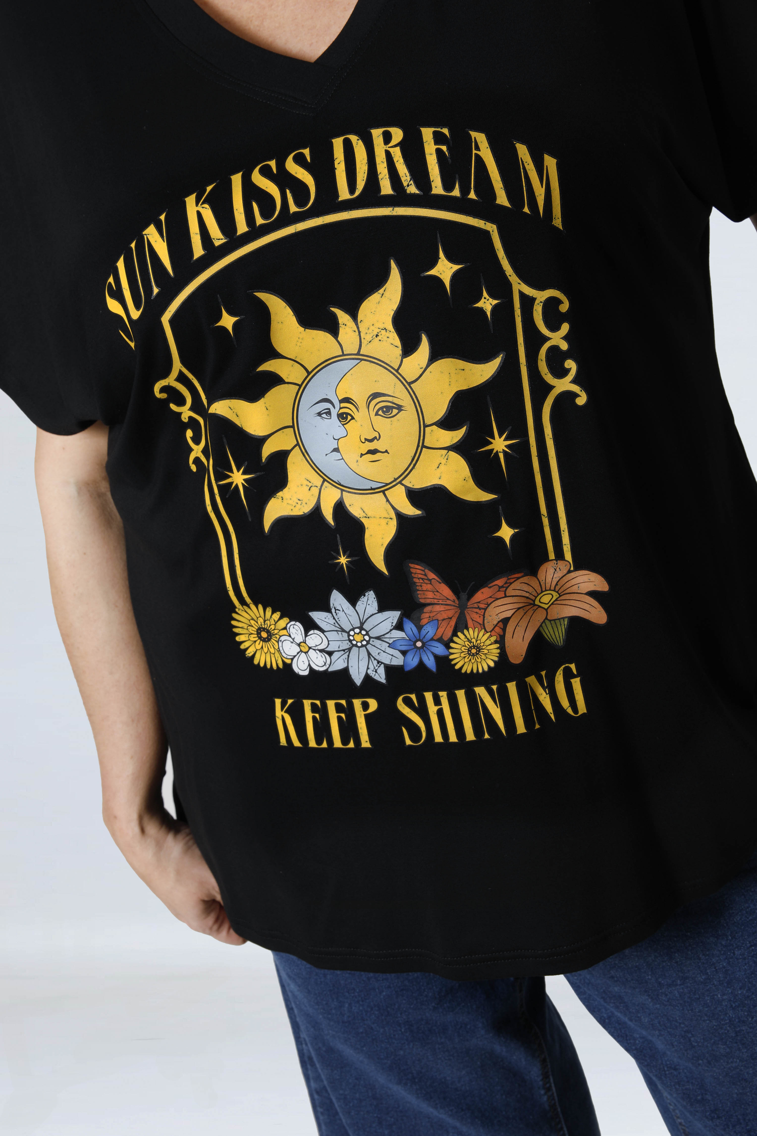 Plain knit t-shirt with screen printing on the front