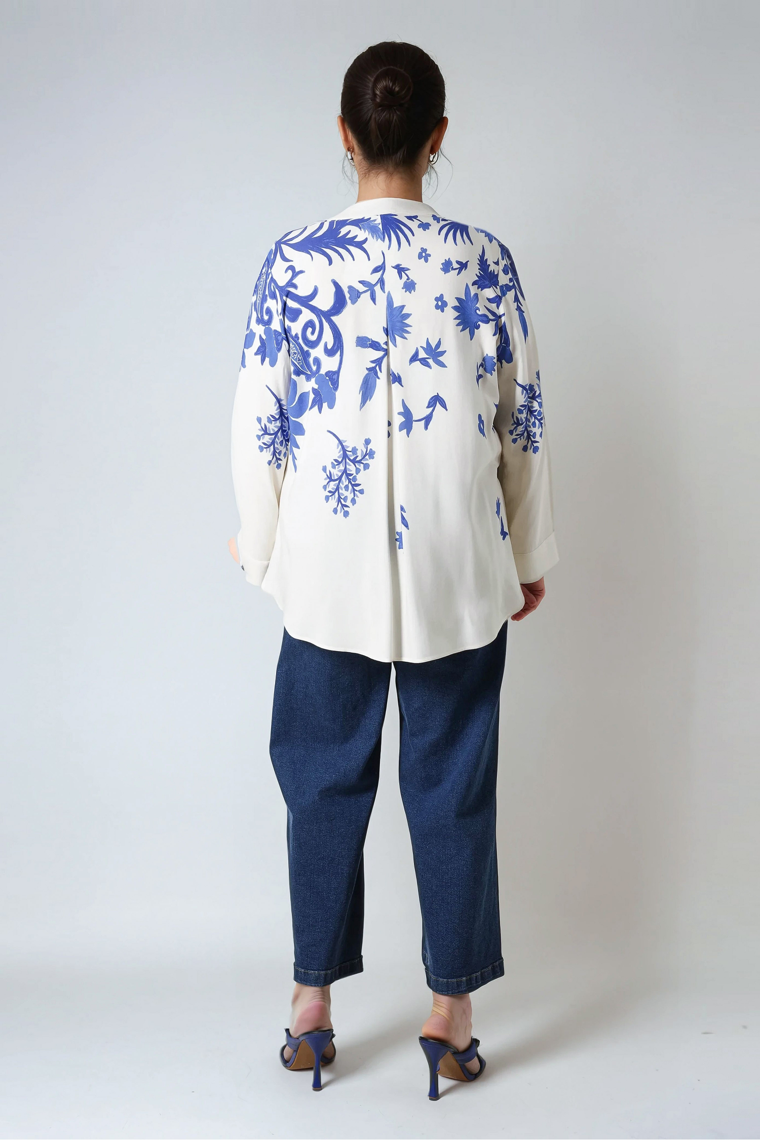Printed blouse with fluid viscose base 