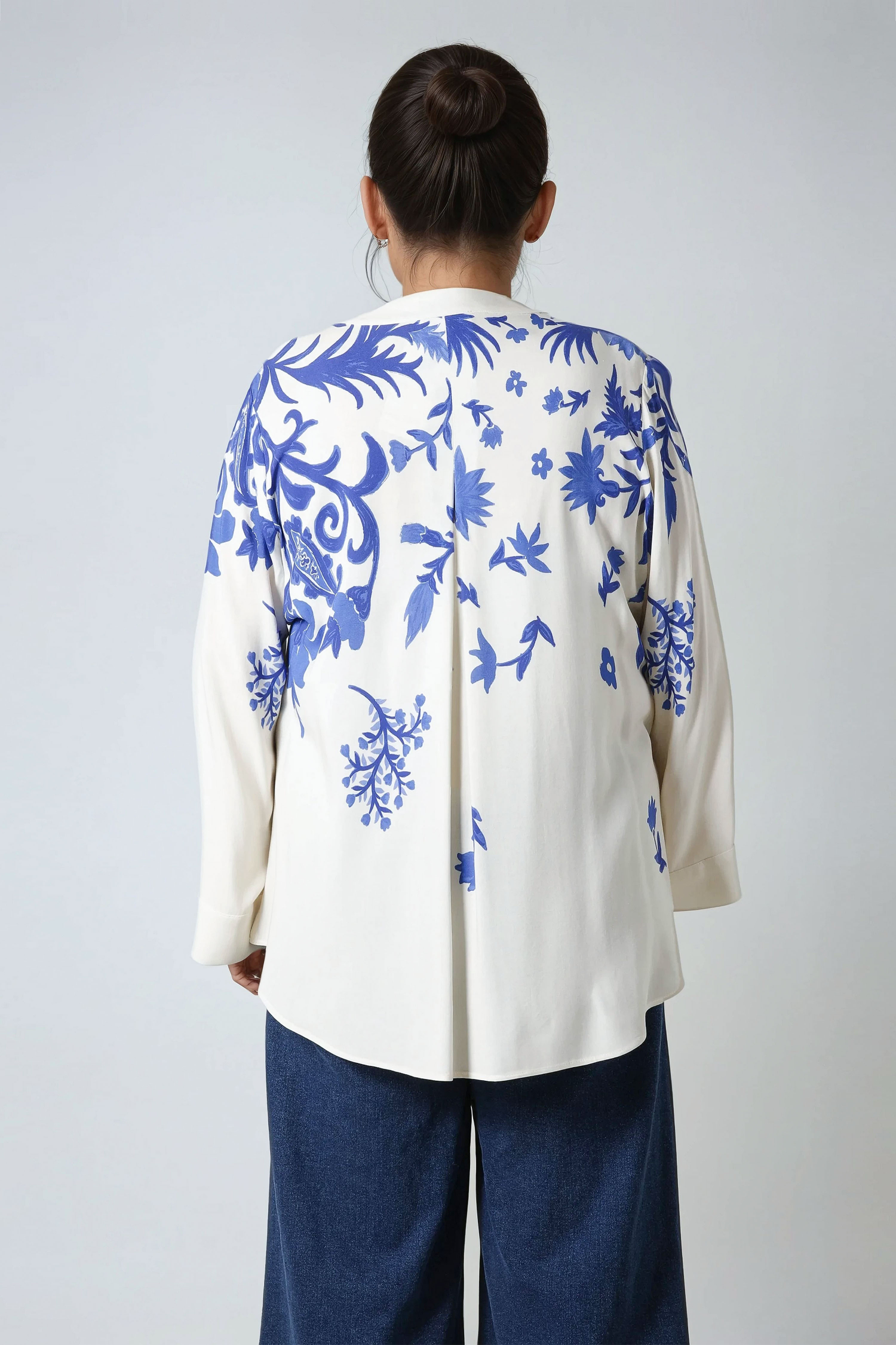 Printed blouse with fluid viscose base 