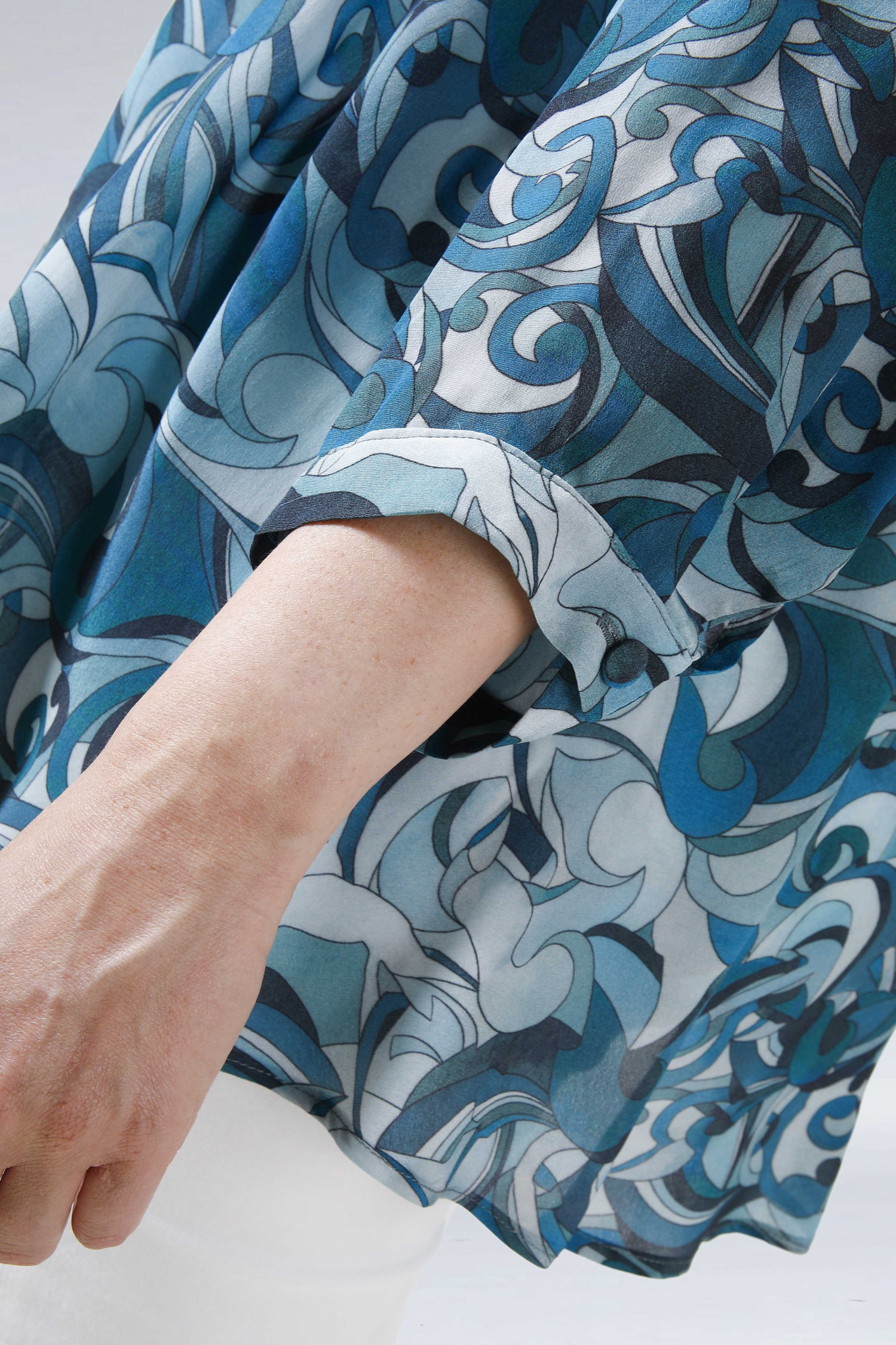 Trapeze-shaped viscose crepe shirt 