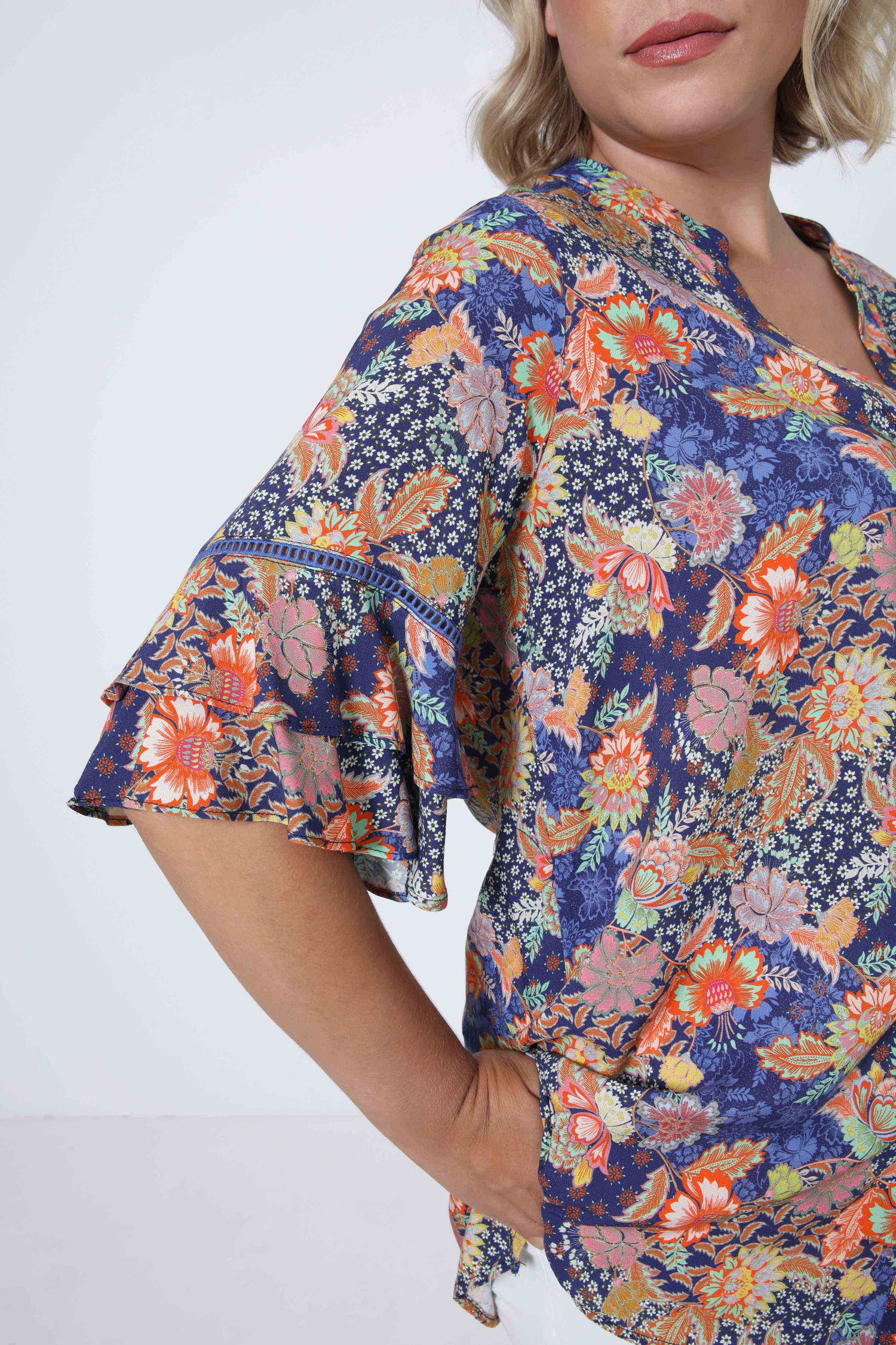 Printed shirt with ruffled sleeves eco-responsible material