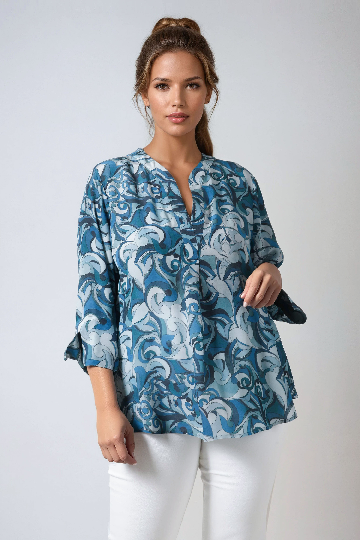 Printed blouse with ultra-fluid viscose crepe base 
