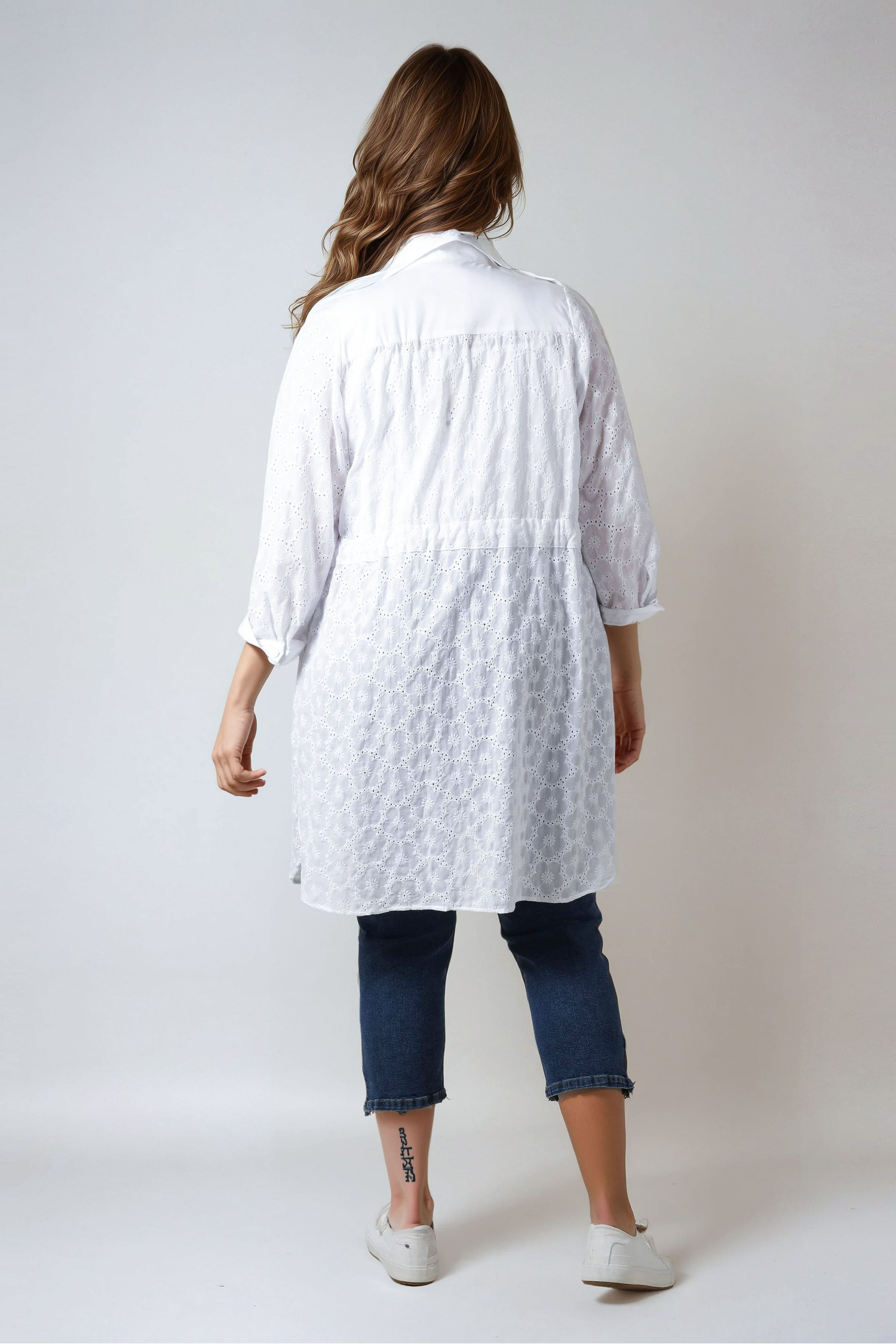 Long shirt in English embroidery and poplin