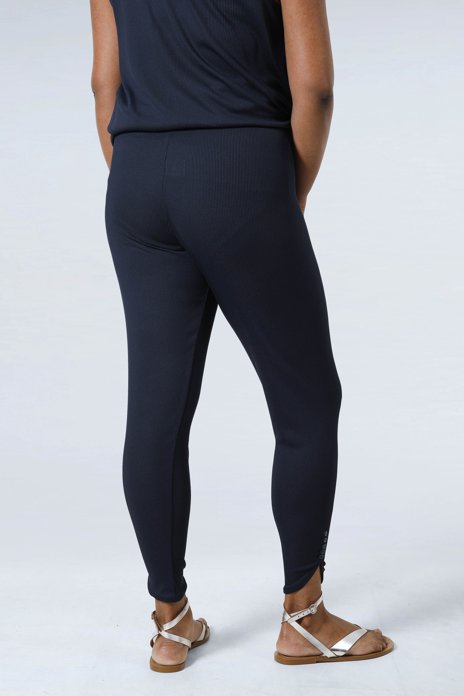 Plain knit leggings with row of buttons