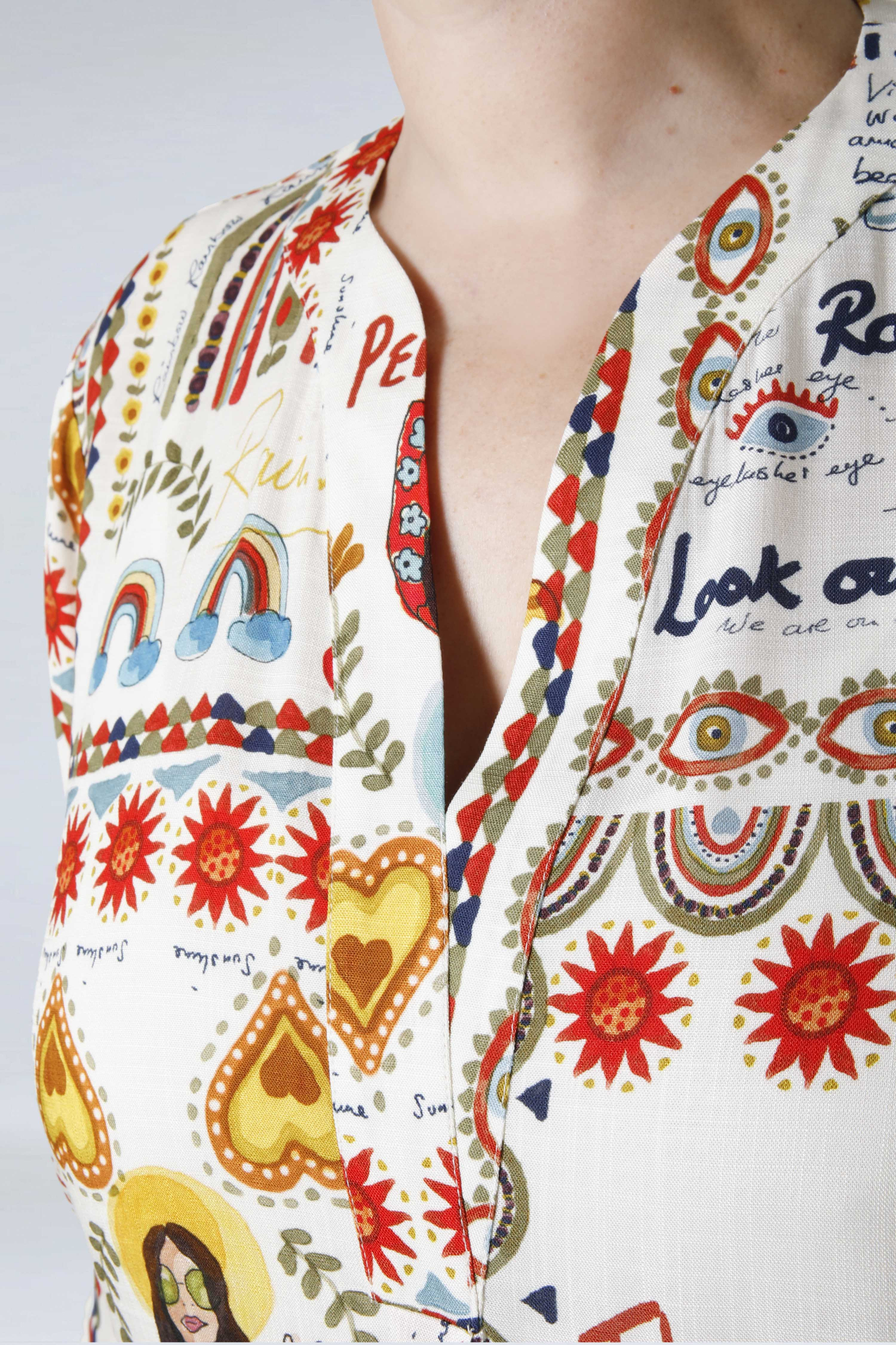 Blouse in printed viscose with flame print