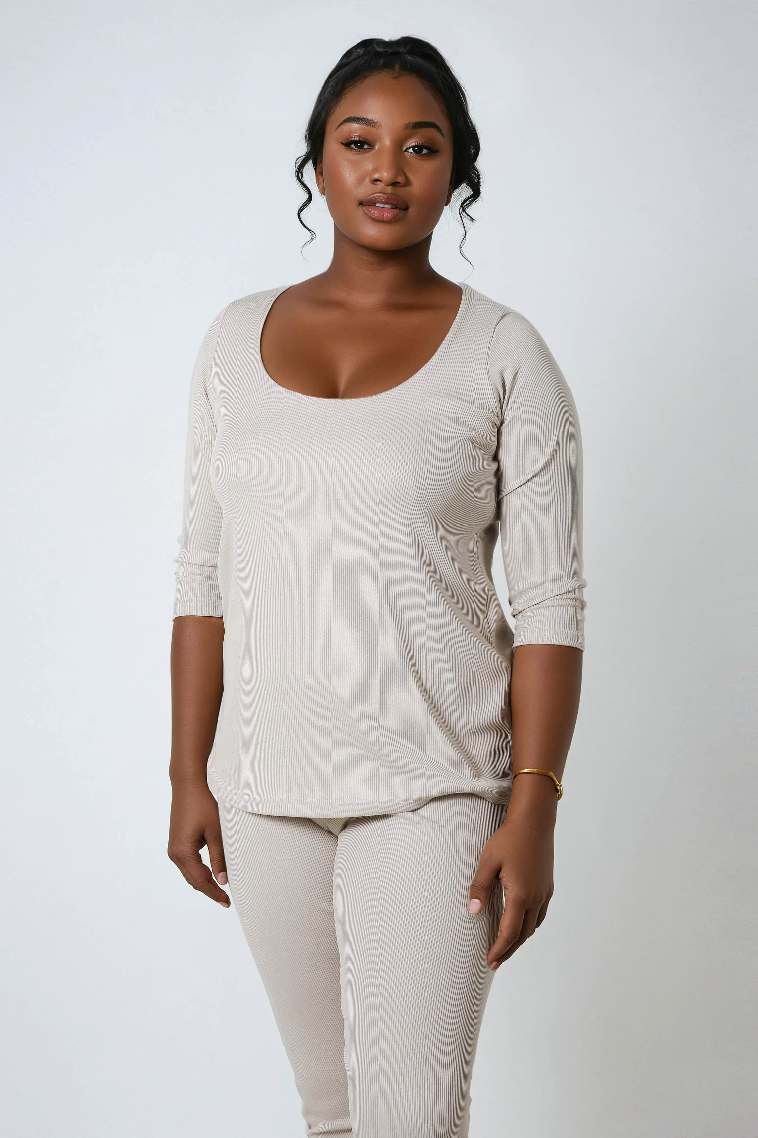 Shiny ribbed knit T-shirt.