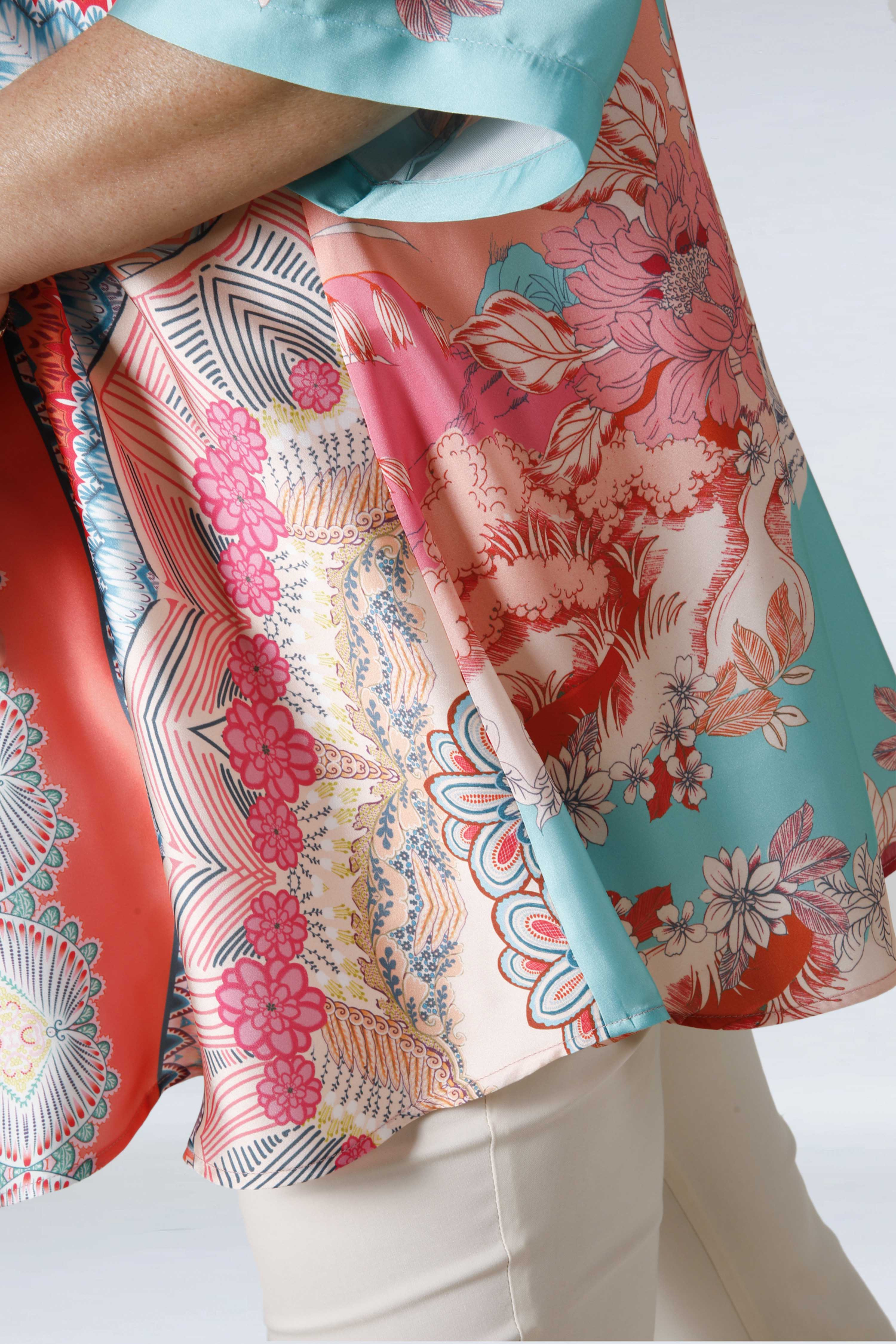 Shirt in very fluid viscose crepe graphic patch 