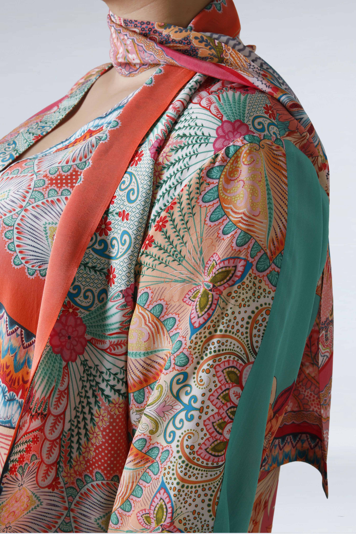 Viscose tunic with patch print of two different patterns in ecovero viscose