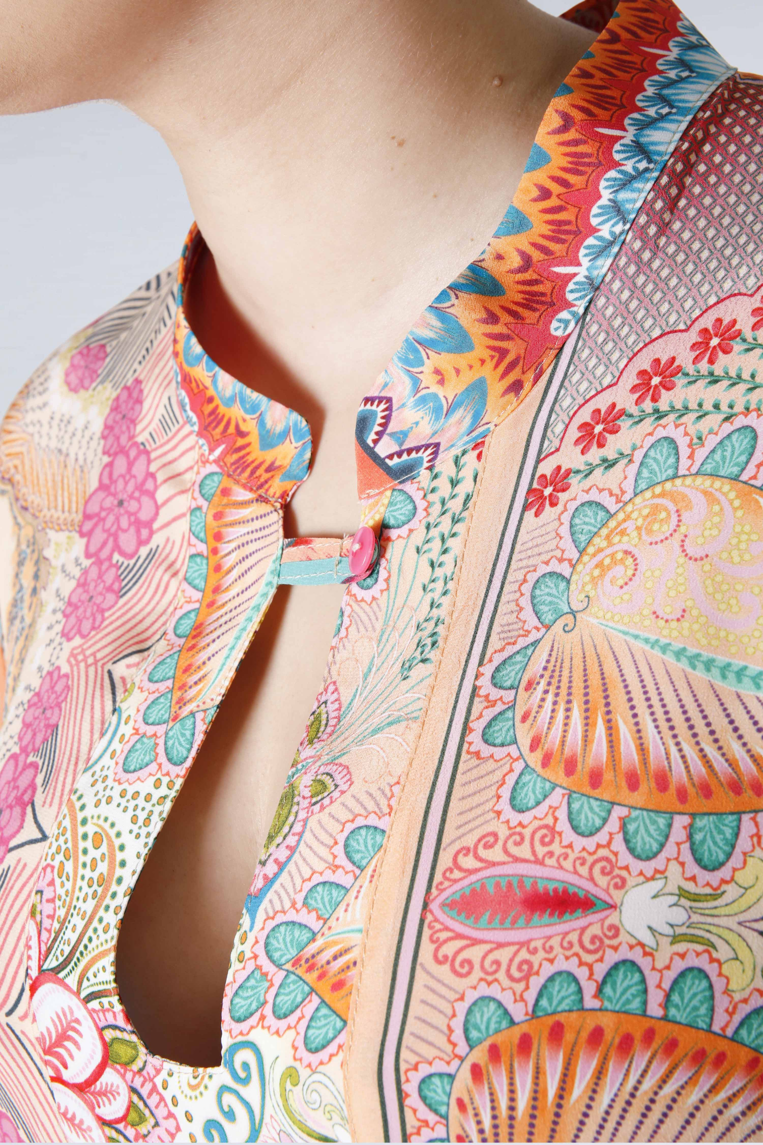Viscose blouse with patch print of two different patterns in ecovero viscose