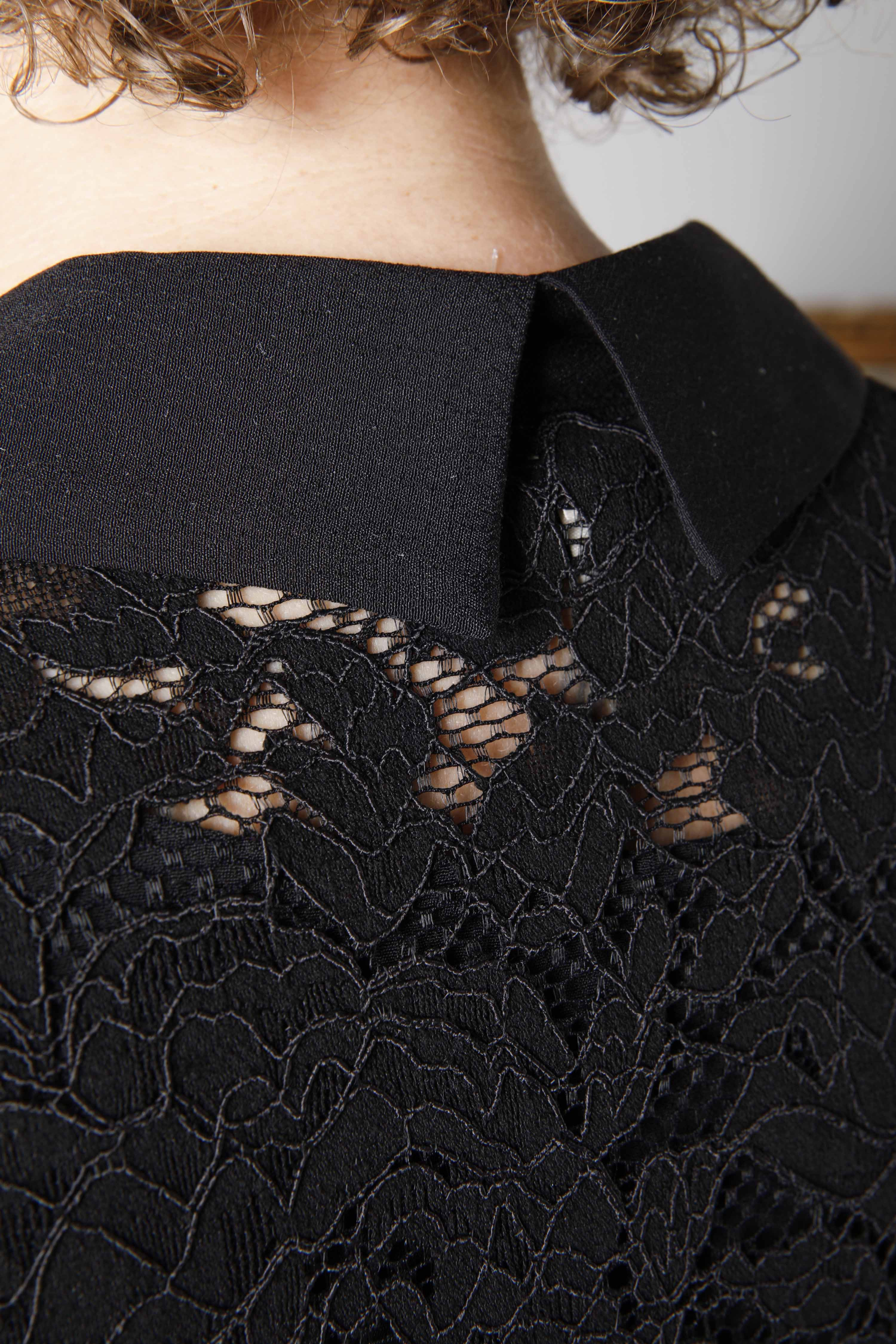 Lace shirt and viscose crepe tank top 