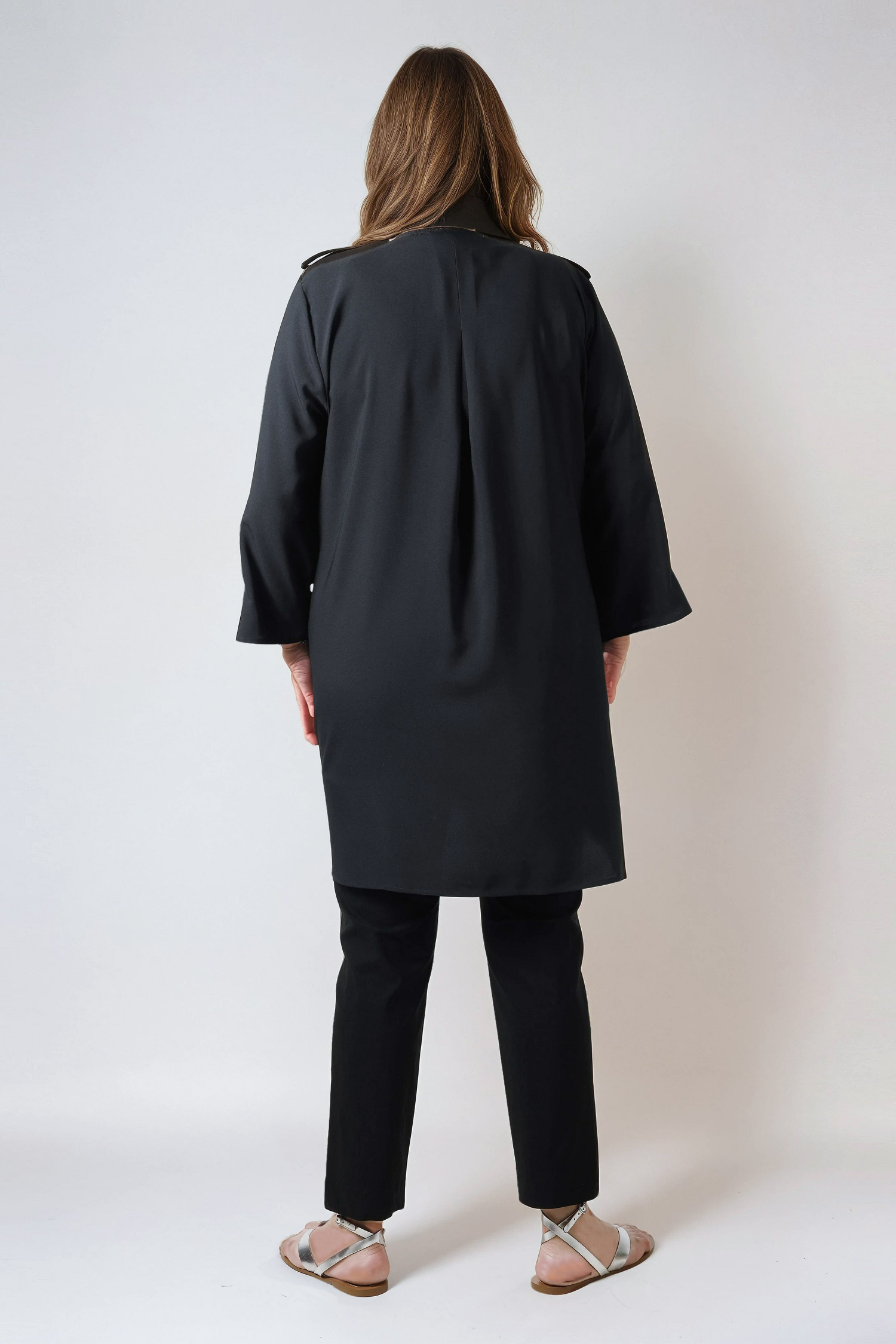 Plain tunic decorated with silver eyelets in polyviscose crepe 