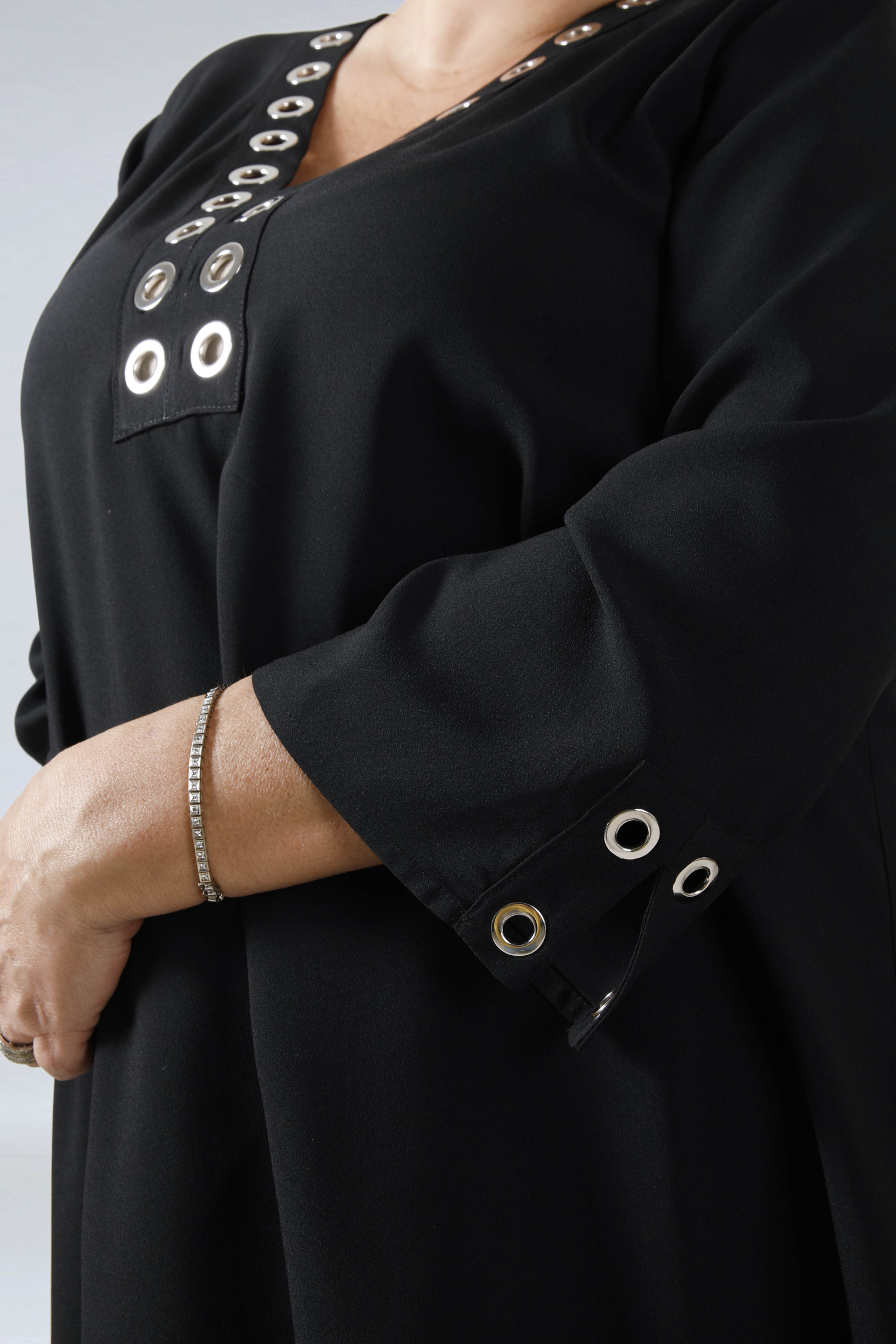 Plain tunic decorated with silver eyelets in polyviscose crepe 