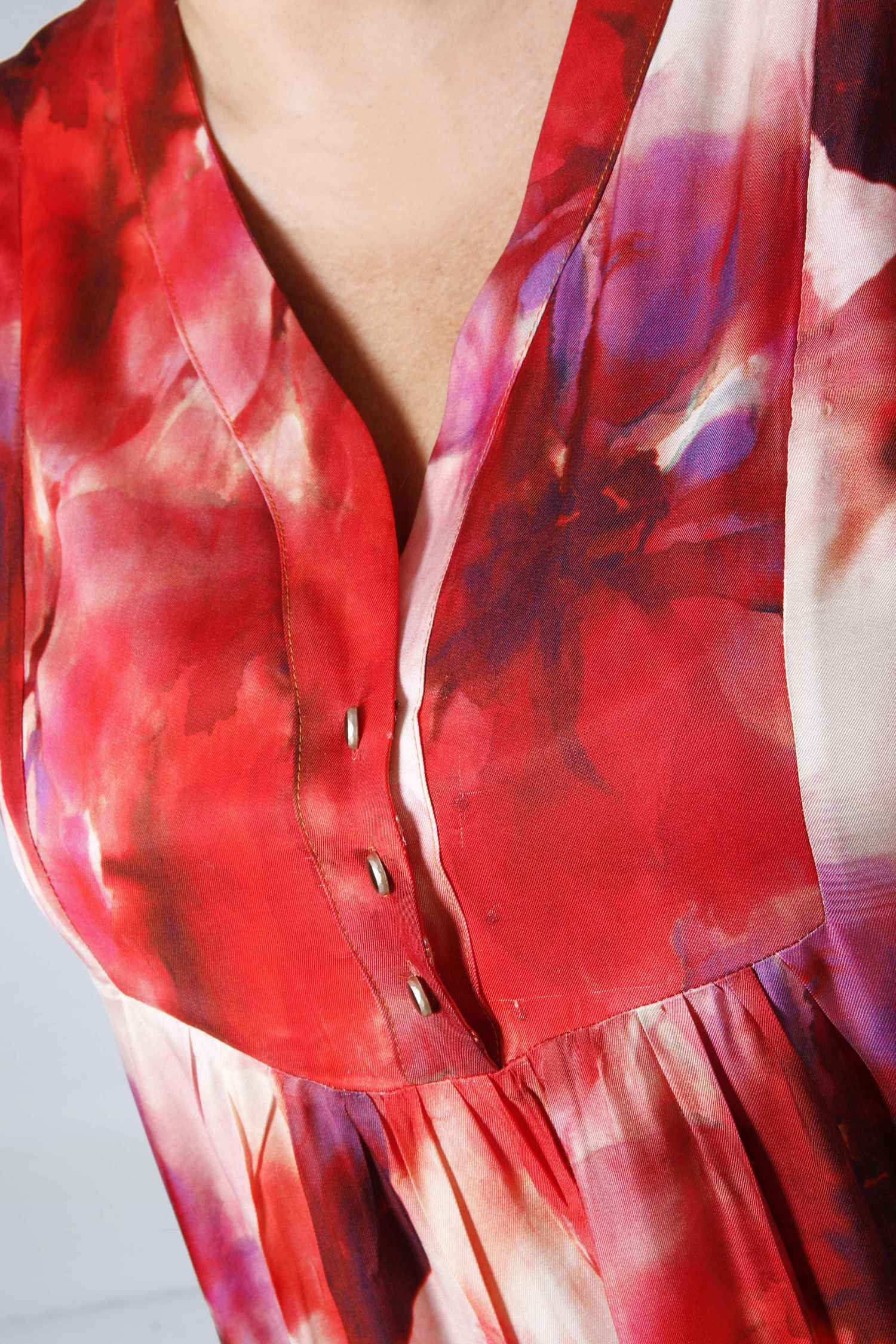 Long printed dress with a buttoned bib