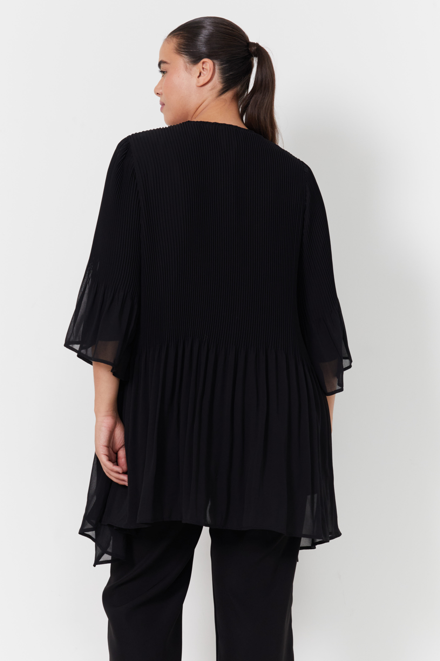 Pleated flowing jacket 