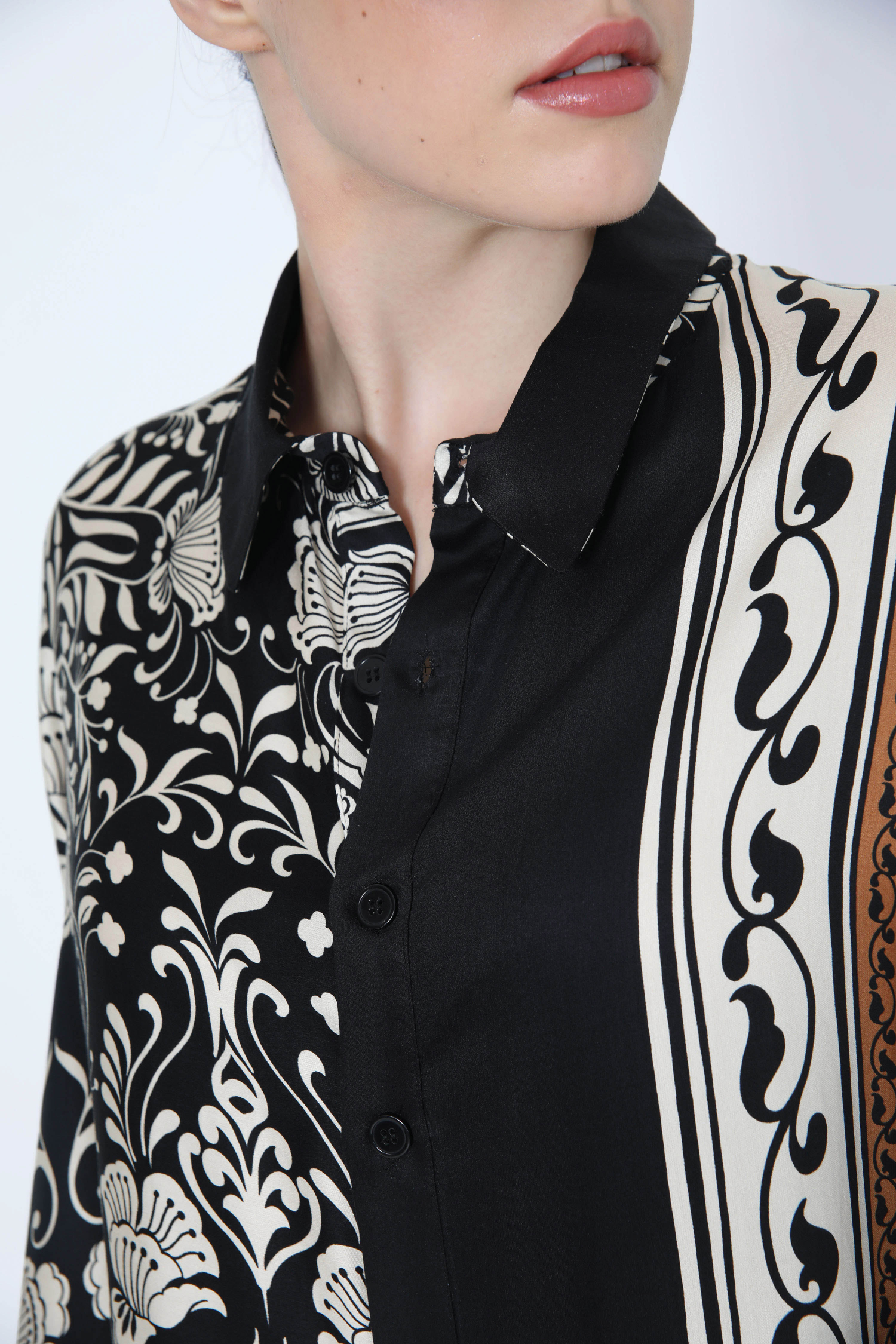 Shirt in very fluid viscose crepe graphic patch 