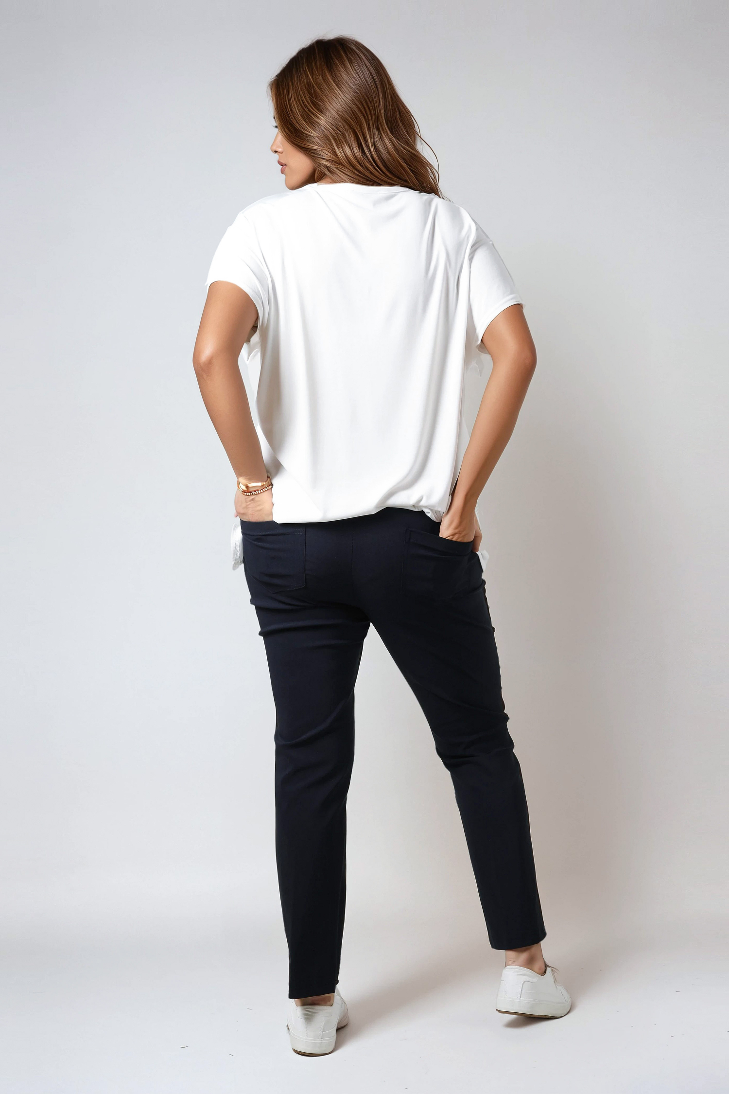 Elegant pants with buttons