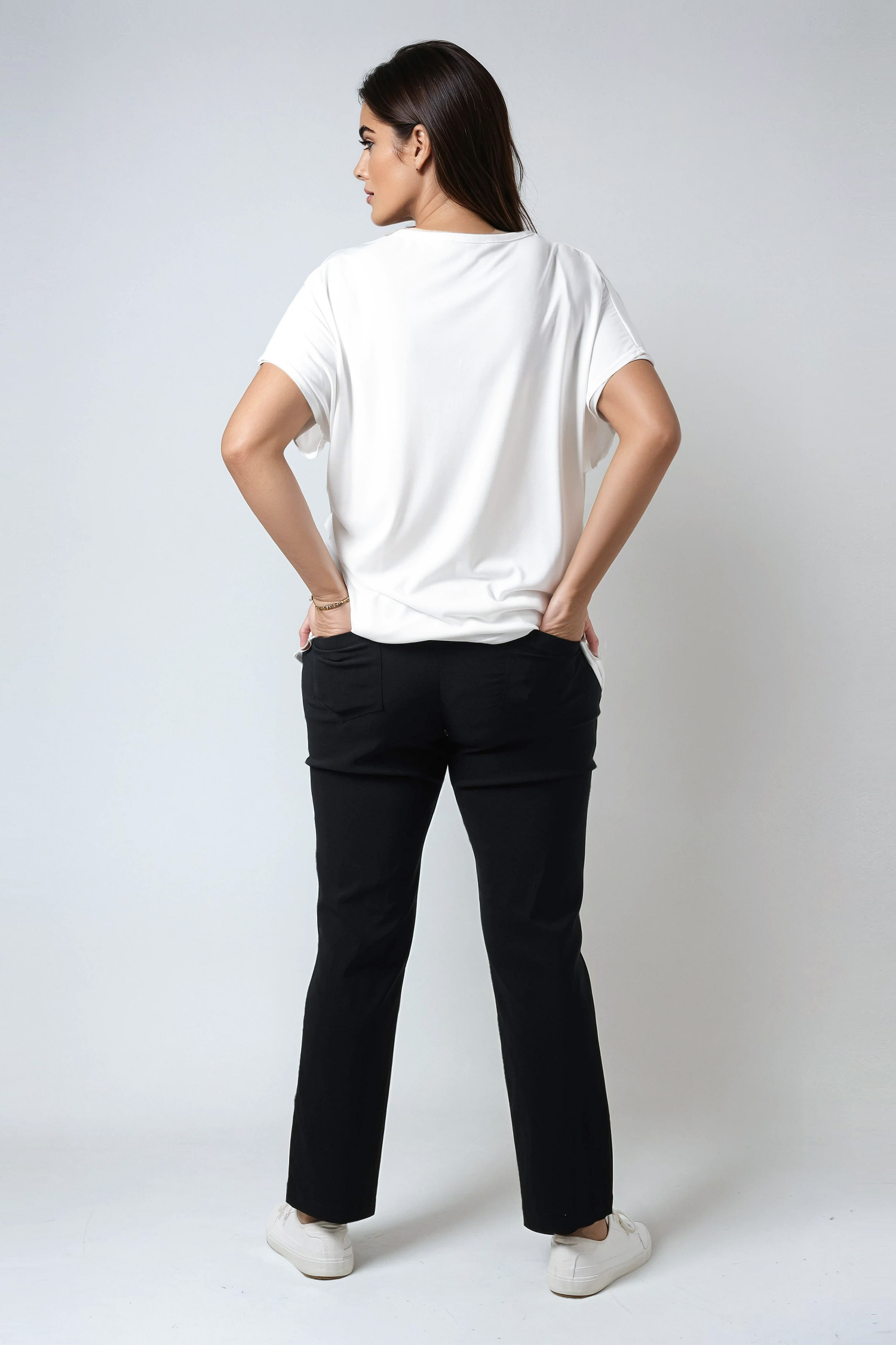 Elegant pants with buttons