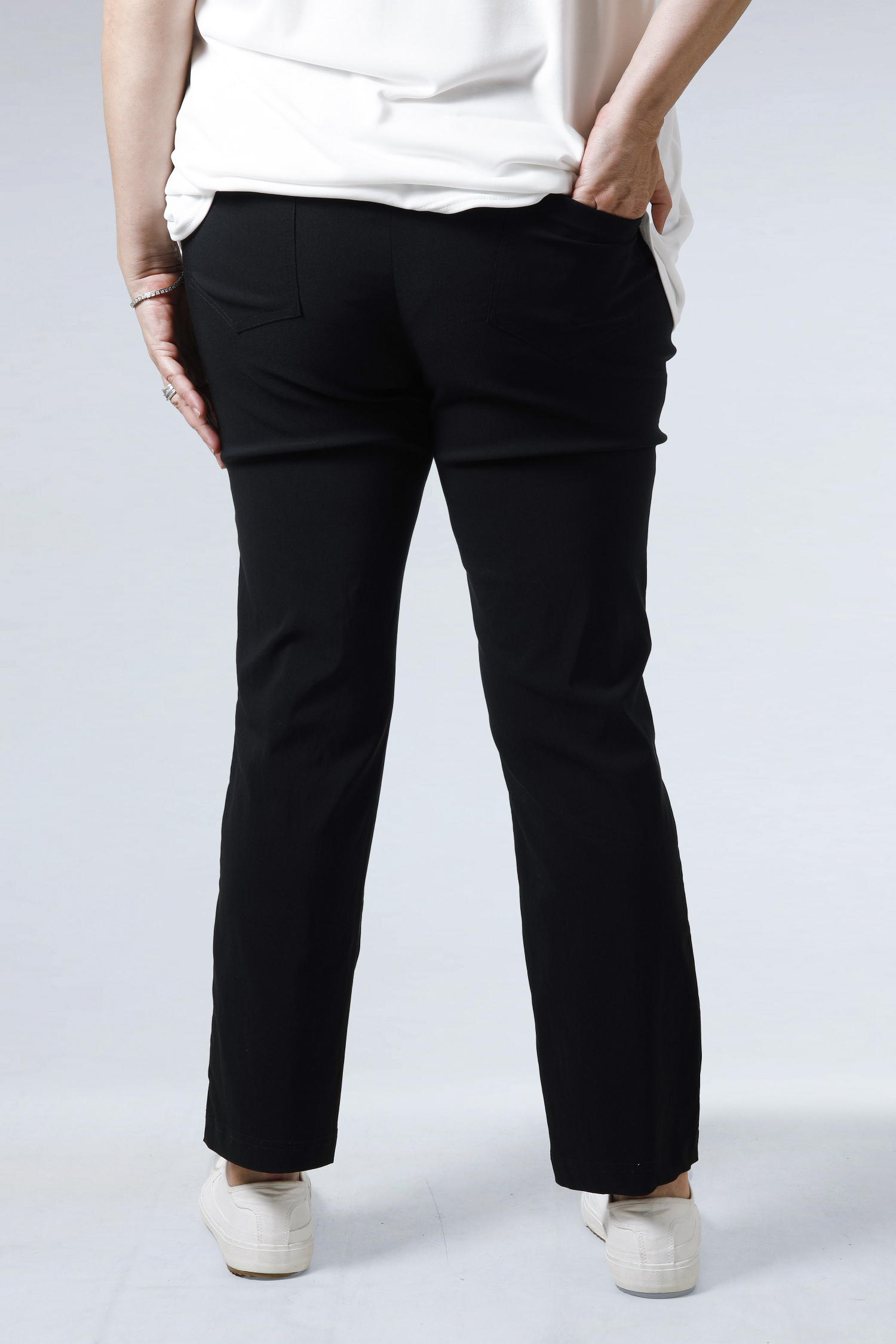 Elegant pants with buttons