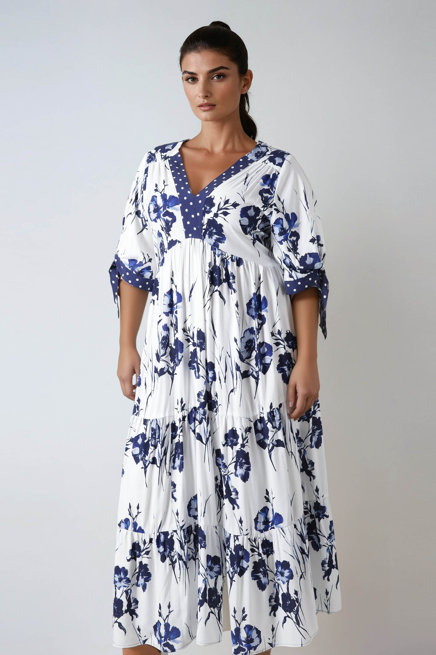 Long bohemian style dress with two flower and polka dot patterns in ultra-fluid viscose 