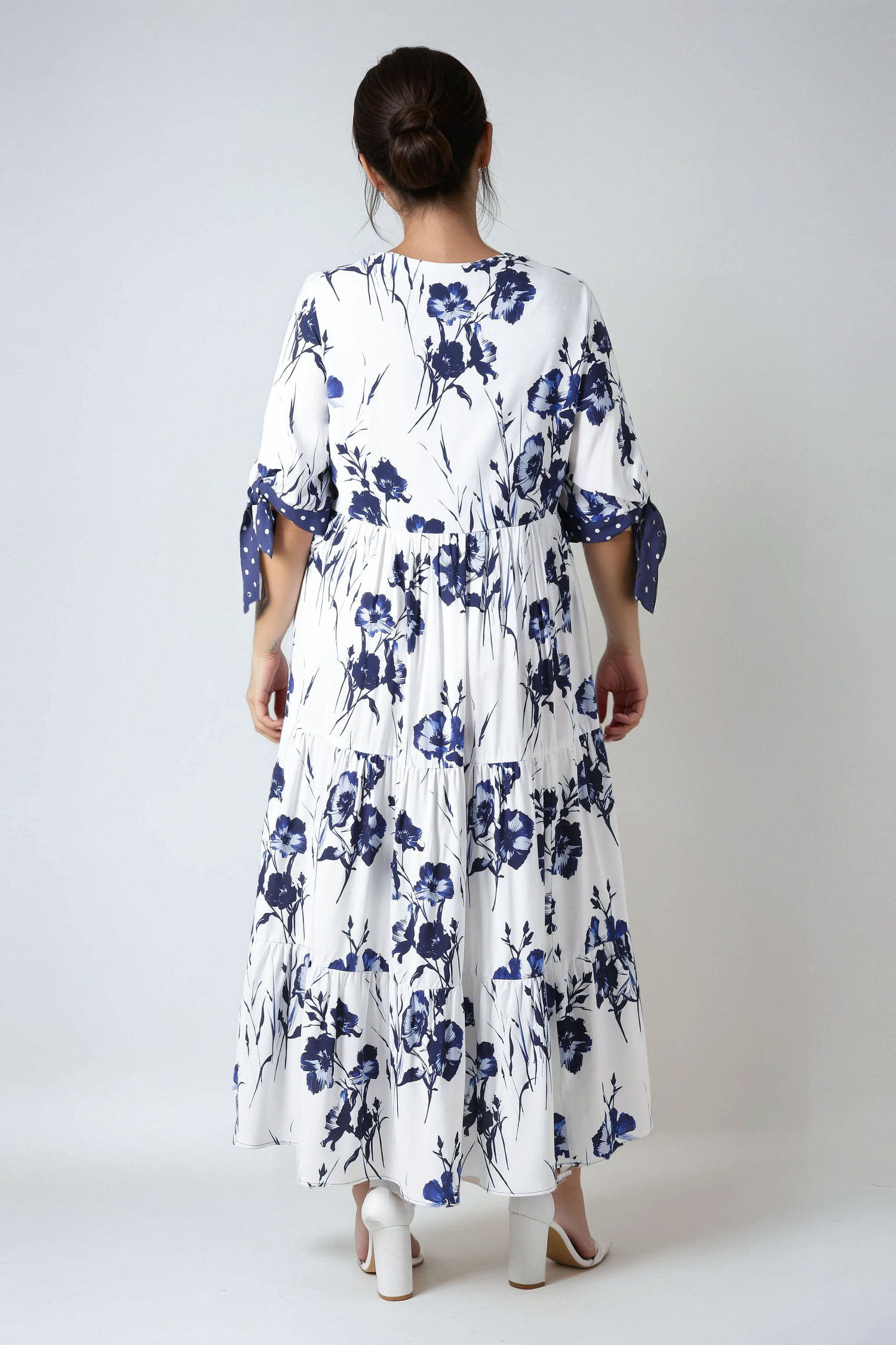 Long bohemian style dress with two flower and polka dot patterns in ultra-fluid viscose 