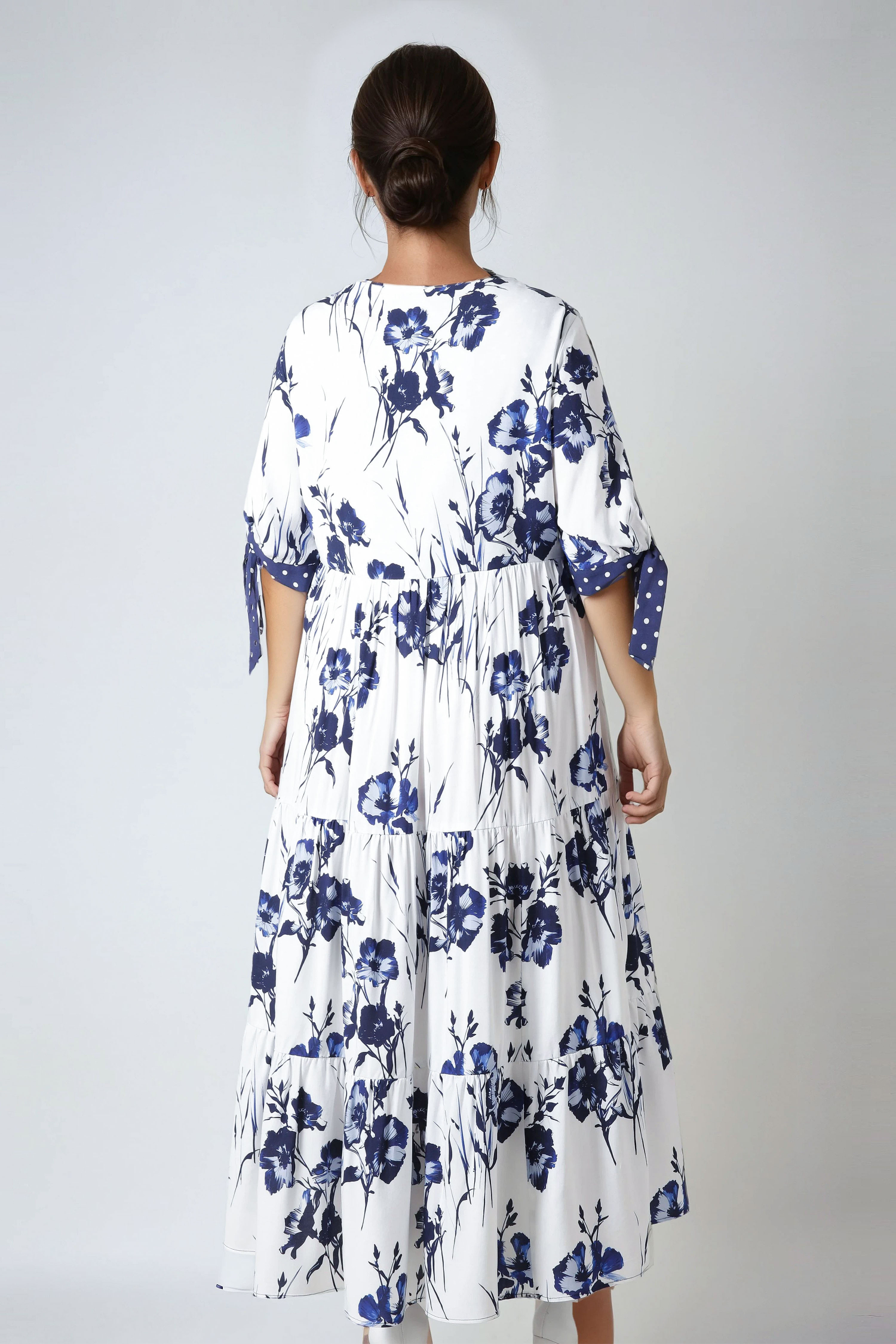 Long bohemian style dress with two flower and polka dot patterns in ultra-fluid viscose 