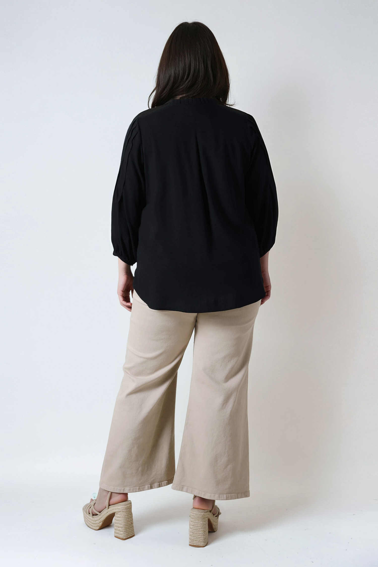 Viscose linen shirt with flat pleats on the sleeves