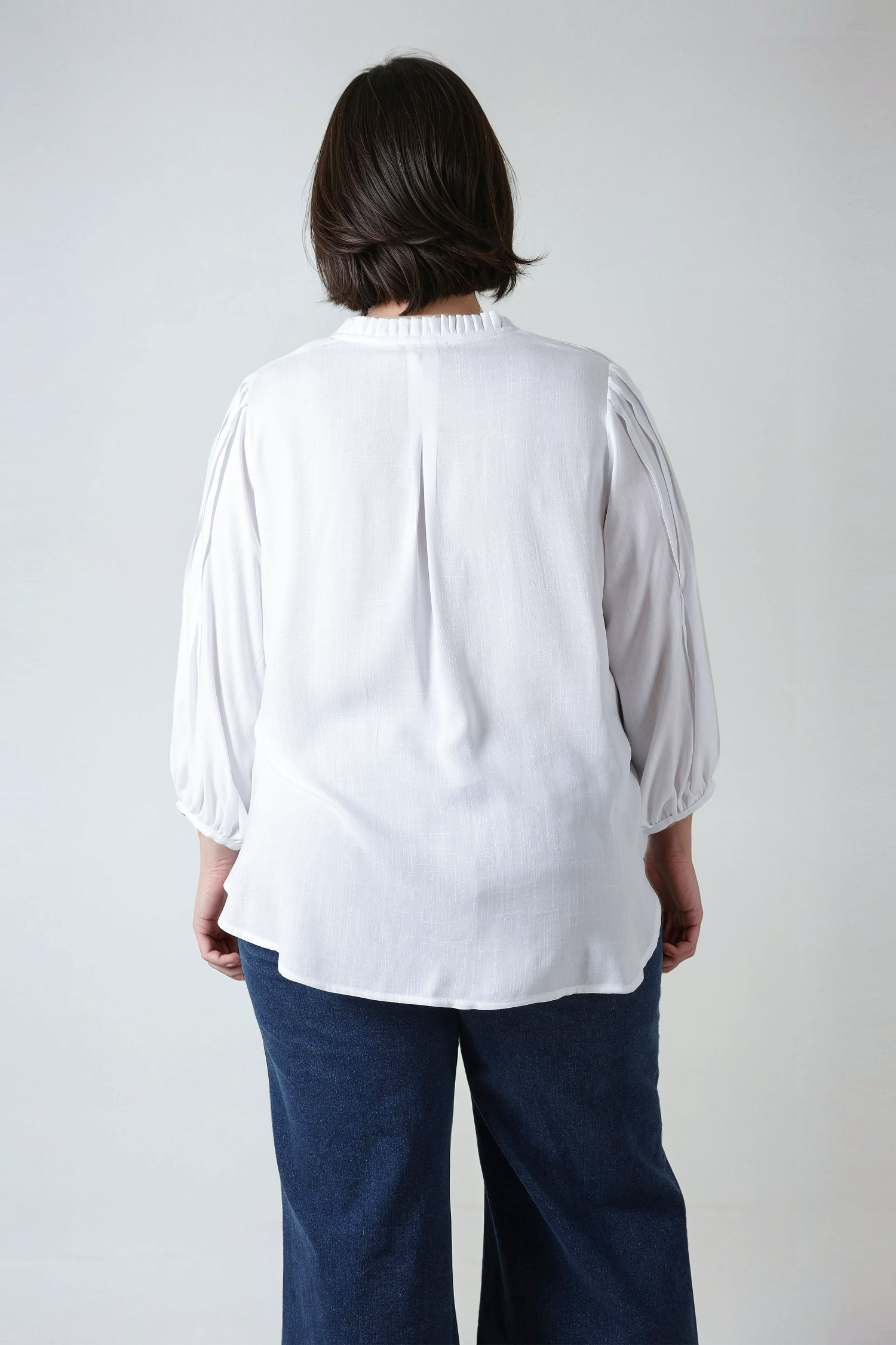 Viscose linen shirt with flat pleats on the sleeves