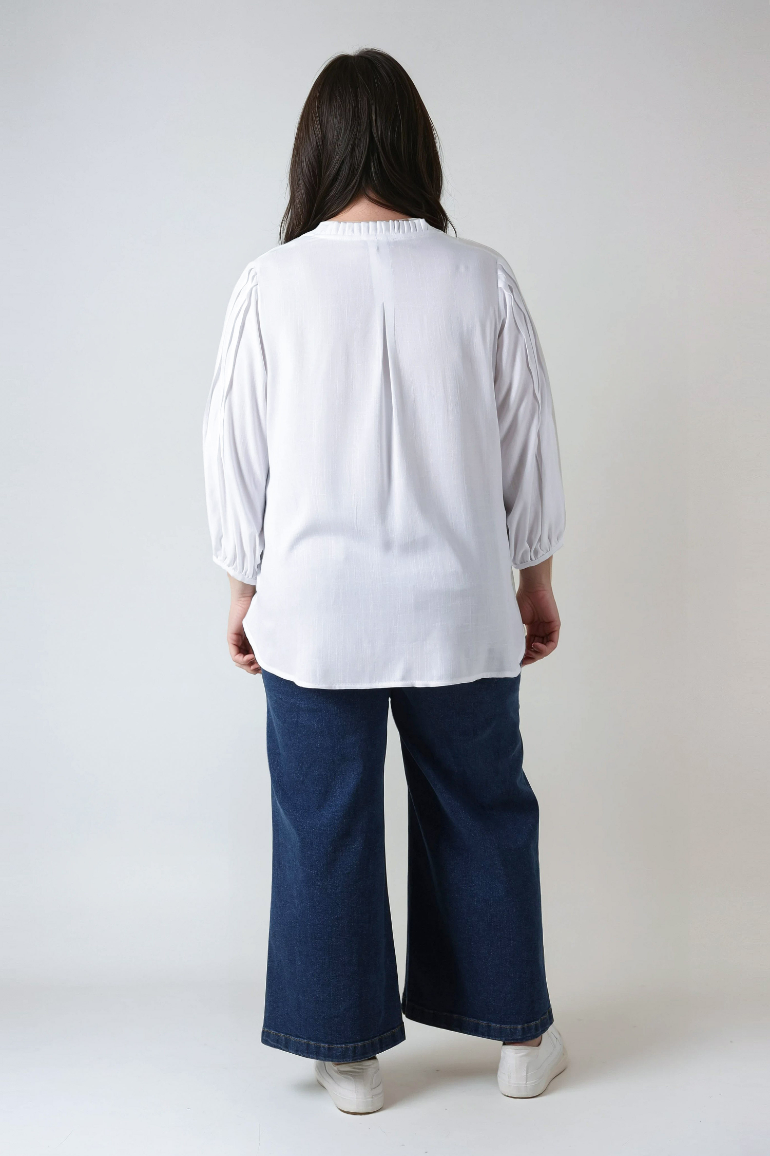 Viscose linen shirt with flat pleats on the sleeves