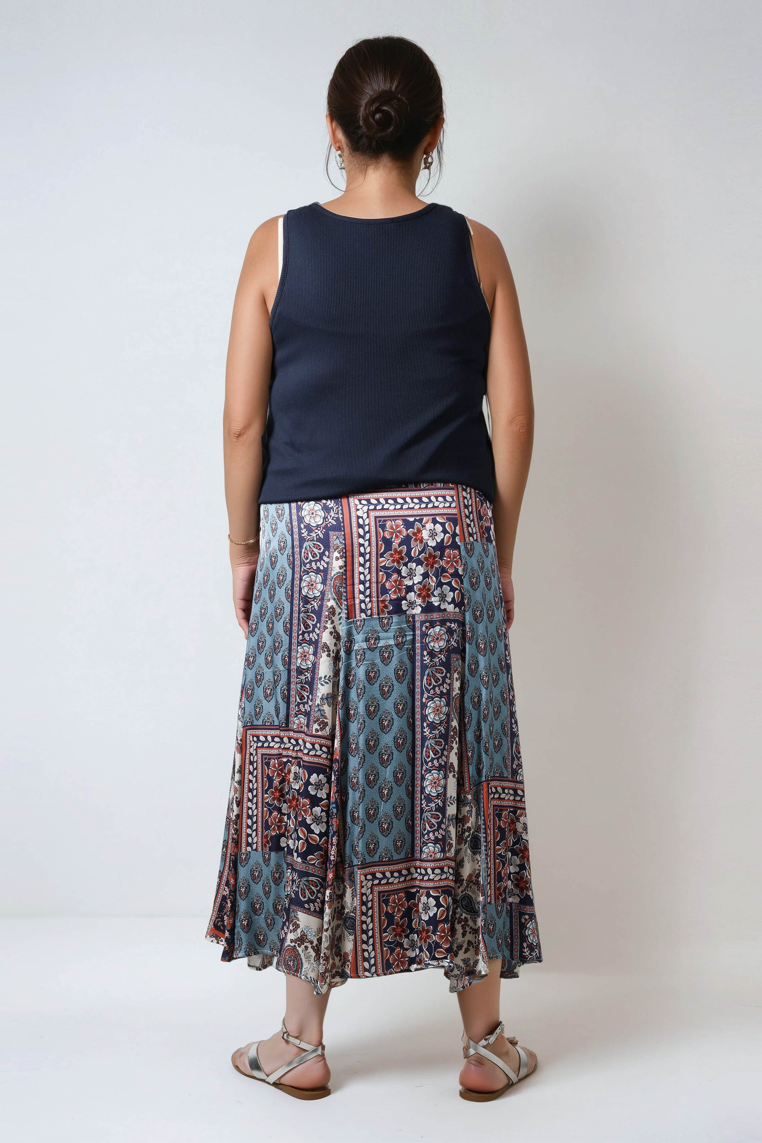 Paisley pattern panel skirt.