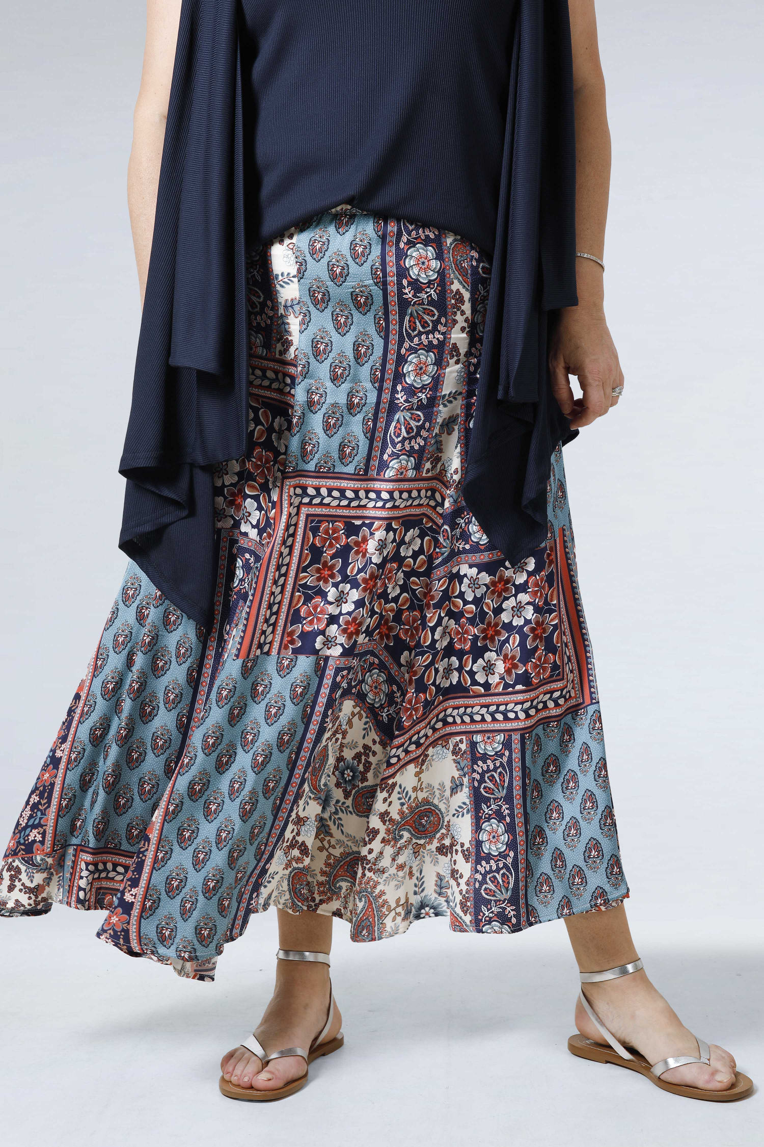 Paisley pattern panel skirt.