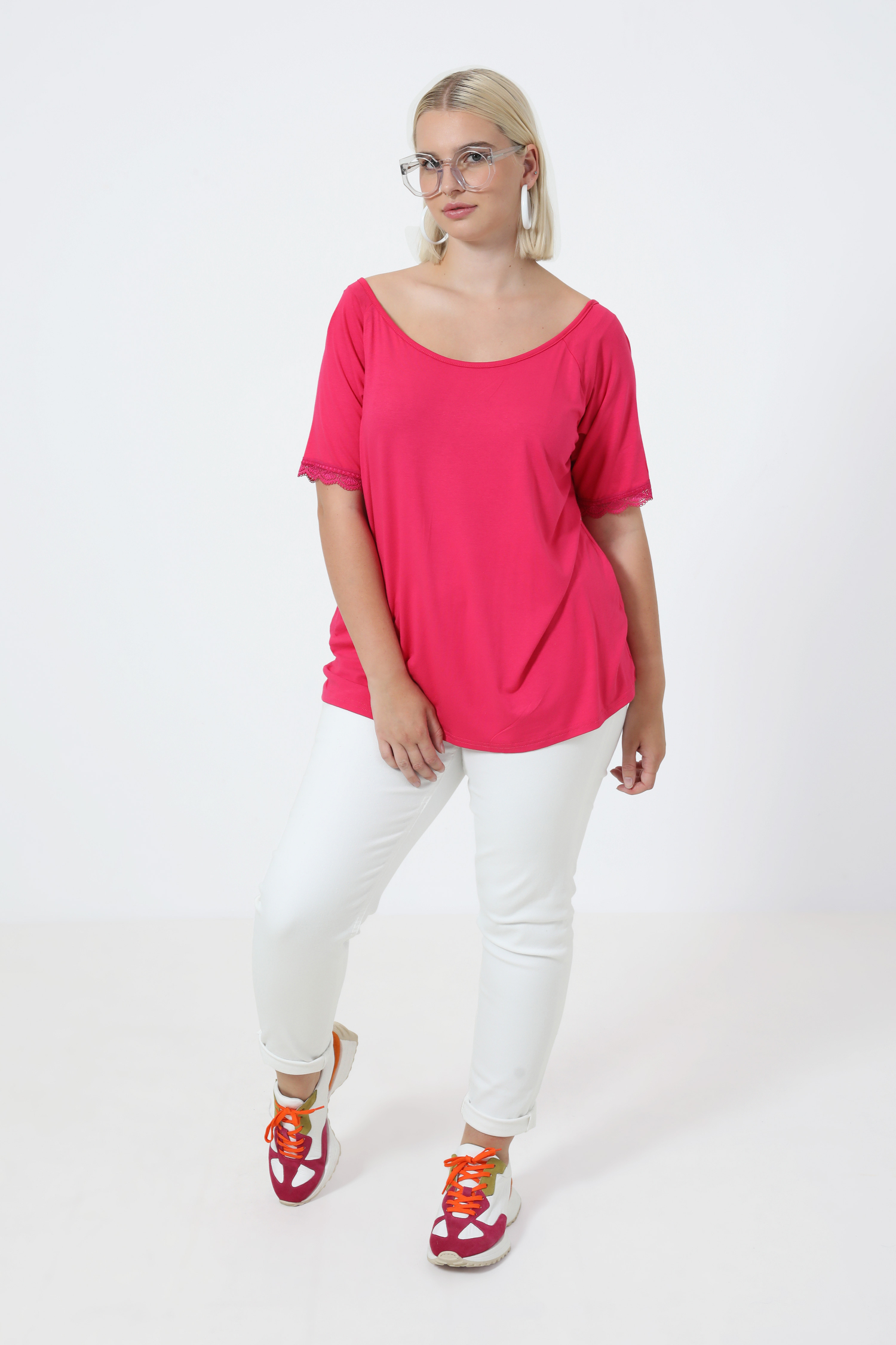 Wide neckline lace t-shirt 