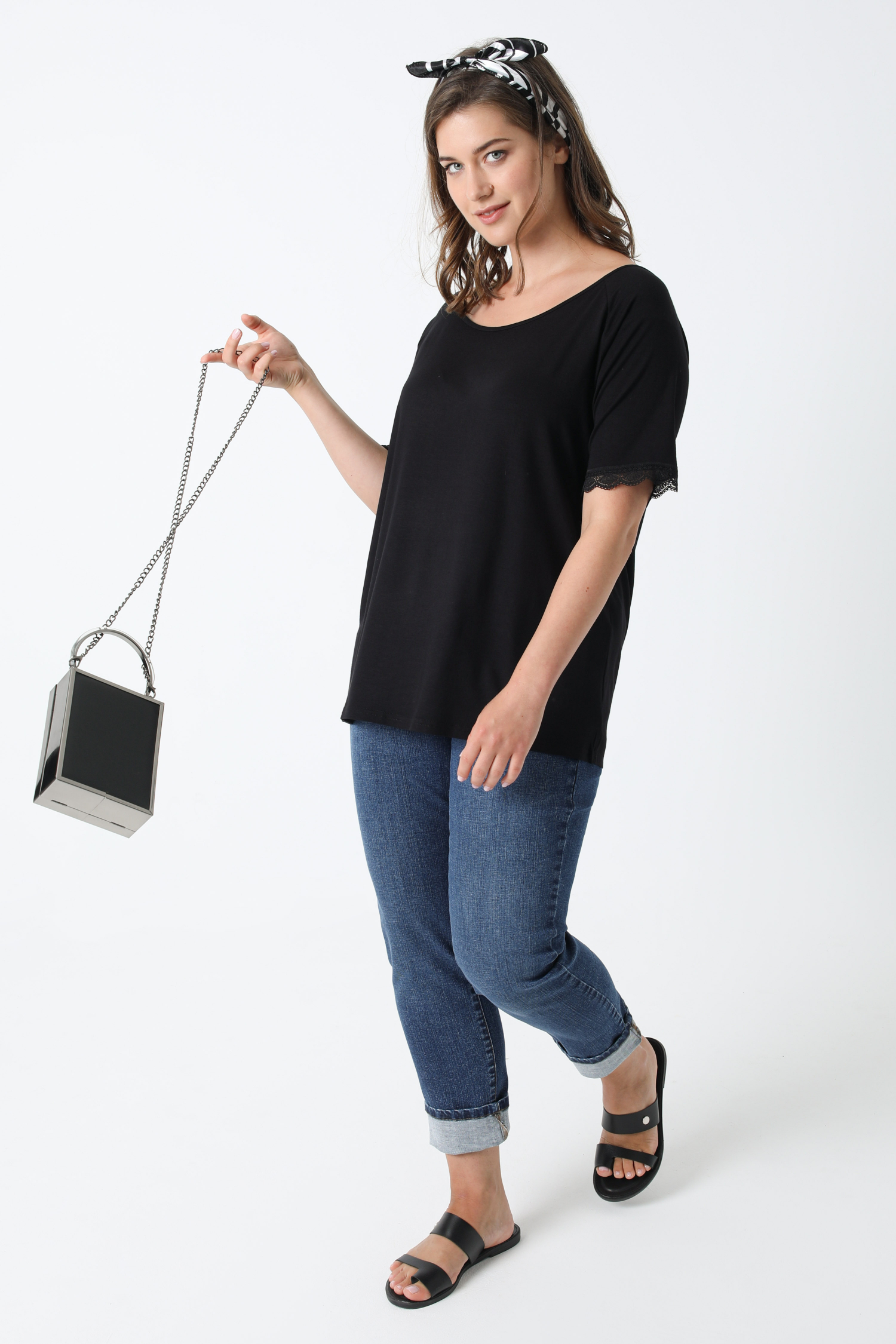 Wide neckline lace t-shirt 