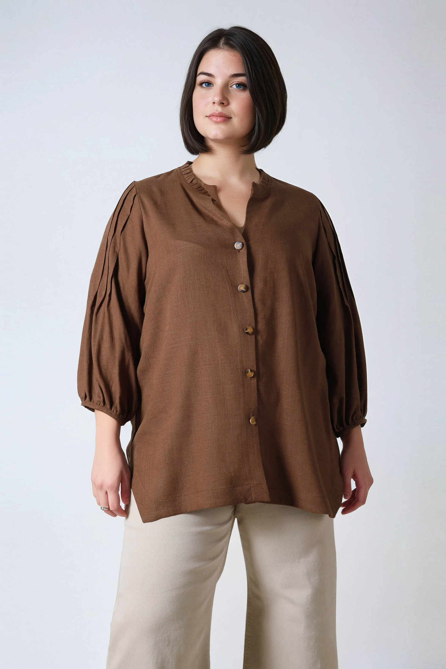 Viscose linen shirt with flat pleats on the sleeves